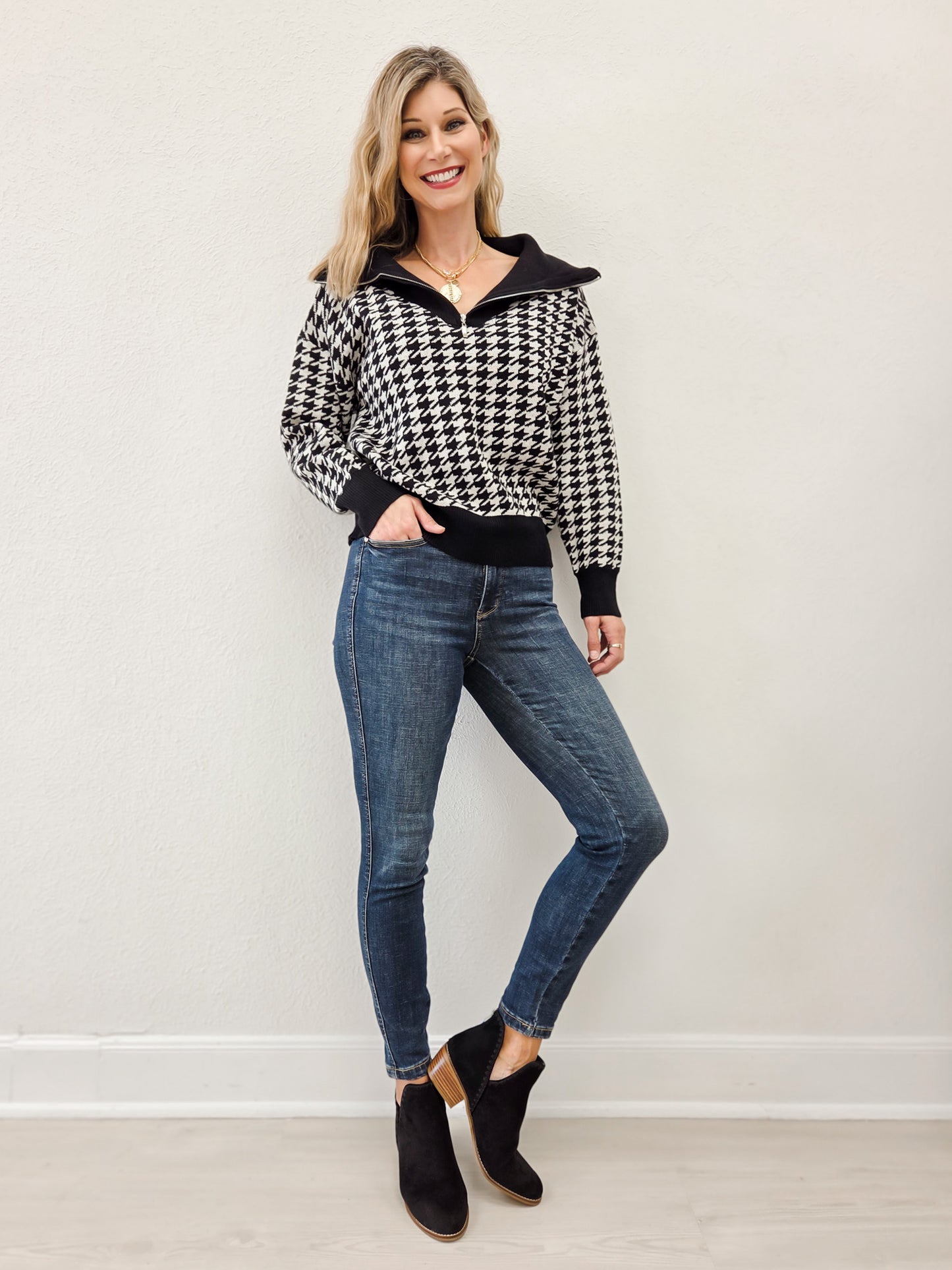 Judy Blue CRY PRETTY Mid-Rise Tummy Control Skinny Jeans