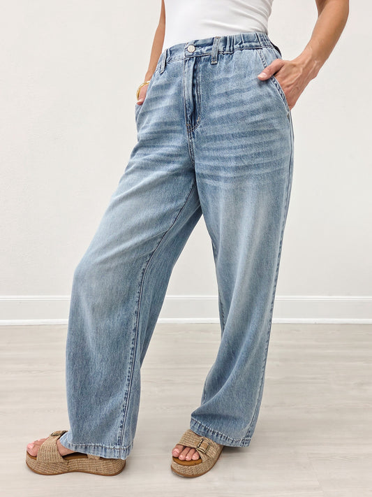 Judy Blue BIRDIE Hi-Rise Featherweight Baggy Elasticated Waistband Jeans