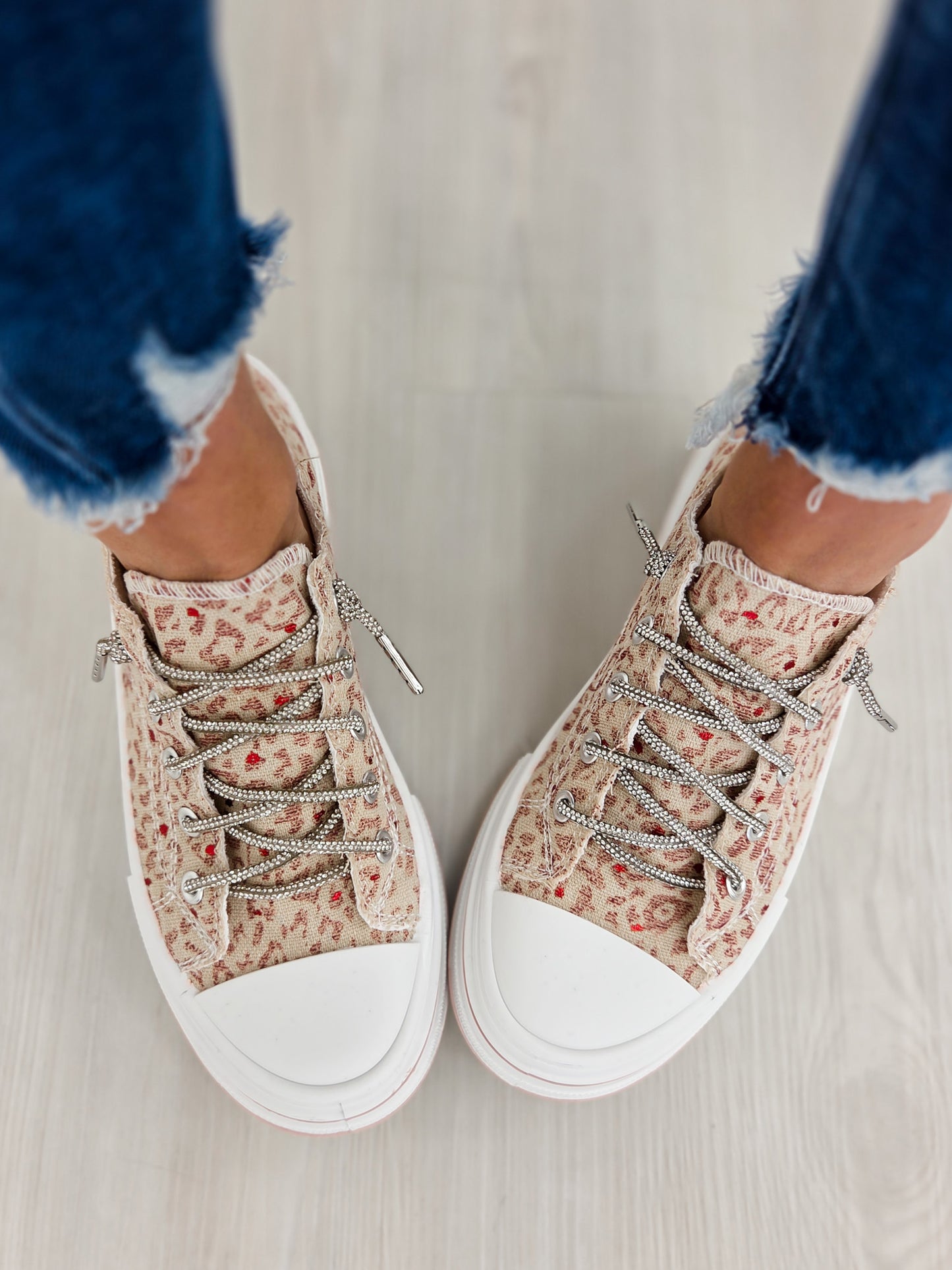 Very G Aman Sneakers in Safari-Red