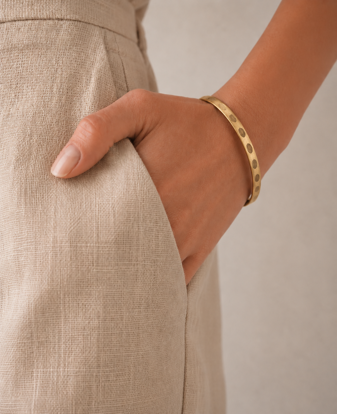 Vintage Hammered Medium Gold Bangle