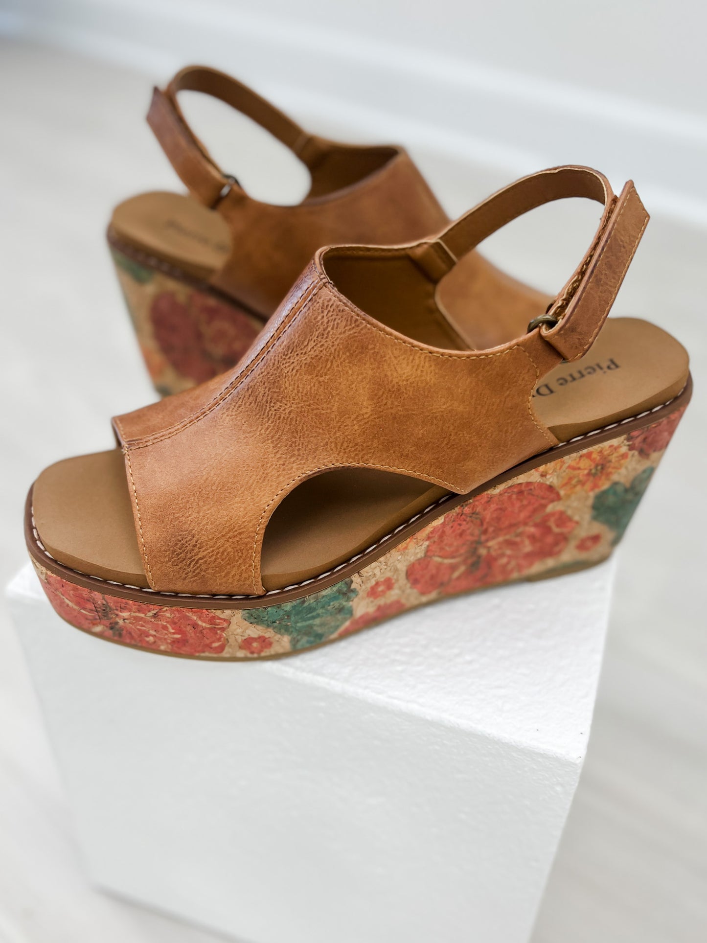 Pierre Dumas FLYNN-5 Wedges in New Tan