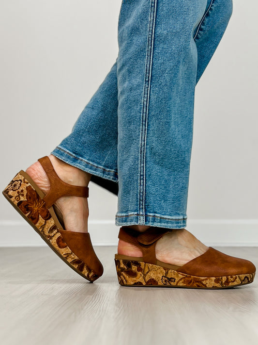 Corkys All In Wedges in COGNAC