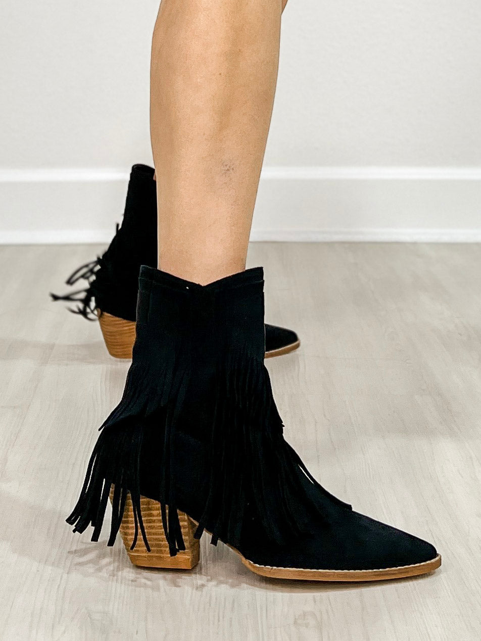 Arisa Fringe Western Boots in BLACK