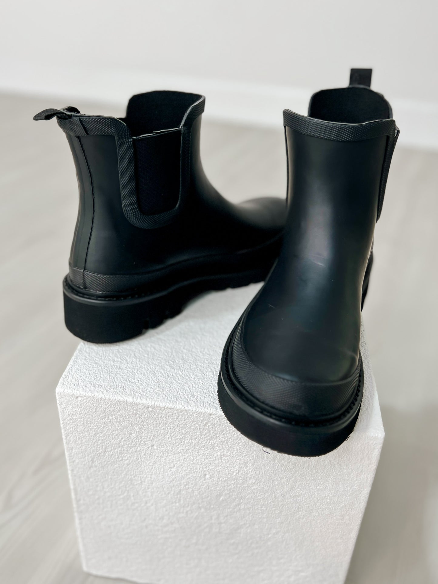 Corkys Drizzle Boots in BLACK