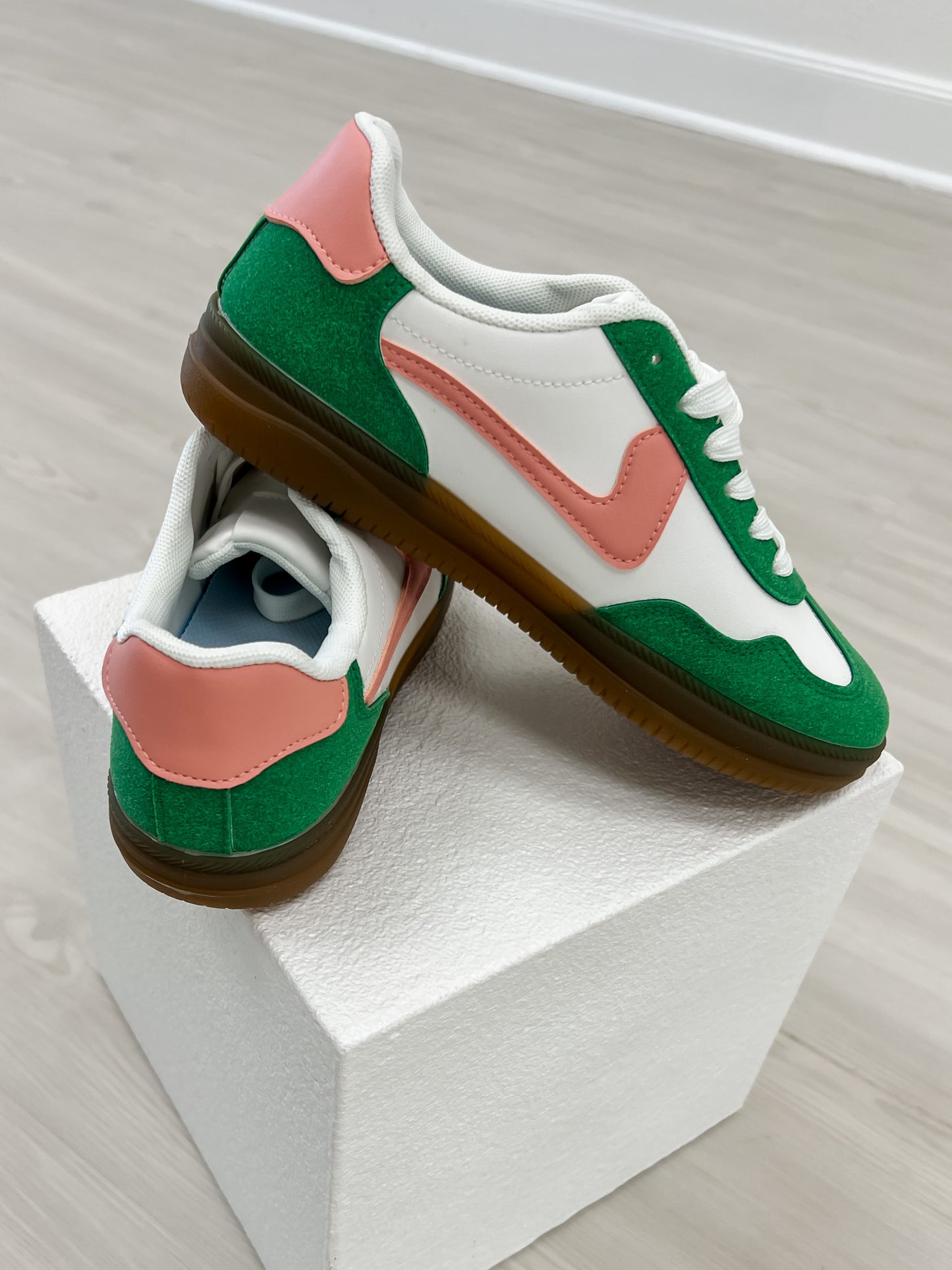 Outwoods Gianna-5 Sneakers in Emerald Green Combo