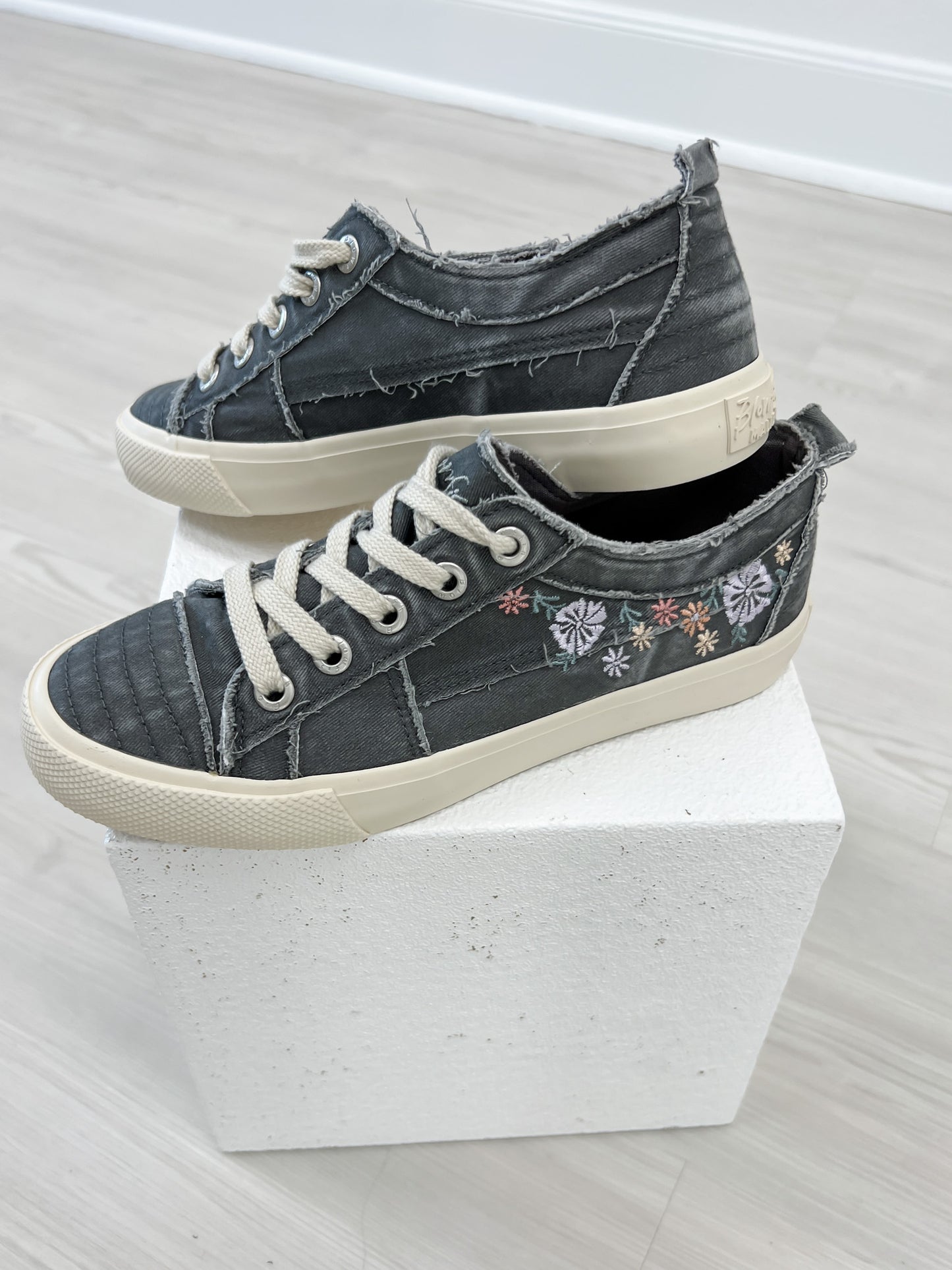 Blowfish Malibu Very Sadie Sneakers in Charcoal
