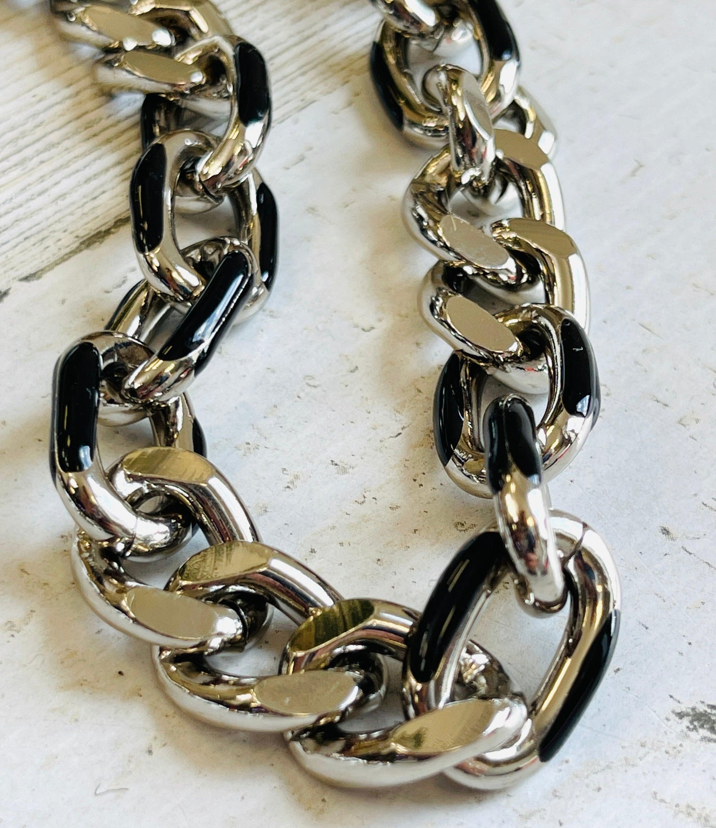 Black & White Enamel Link Chain Necklace - Emma Evelyn Jewelry Guangzhou Laursain Jewelry Co., - Emma Lou's Boutique