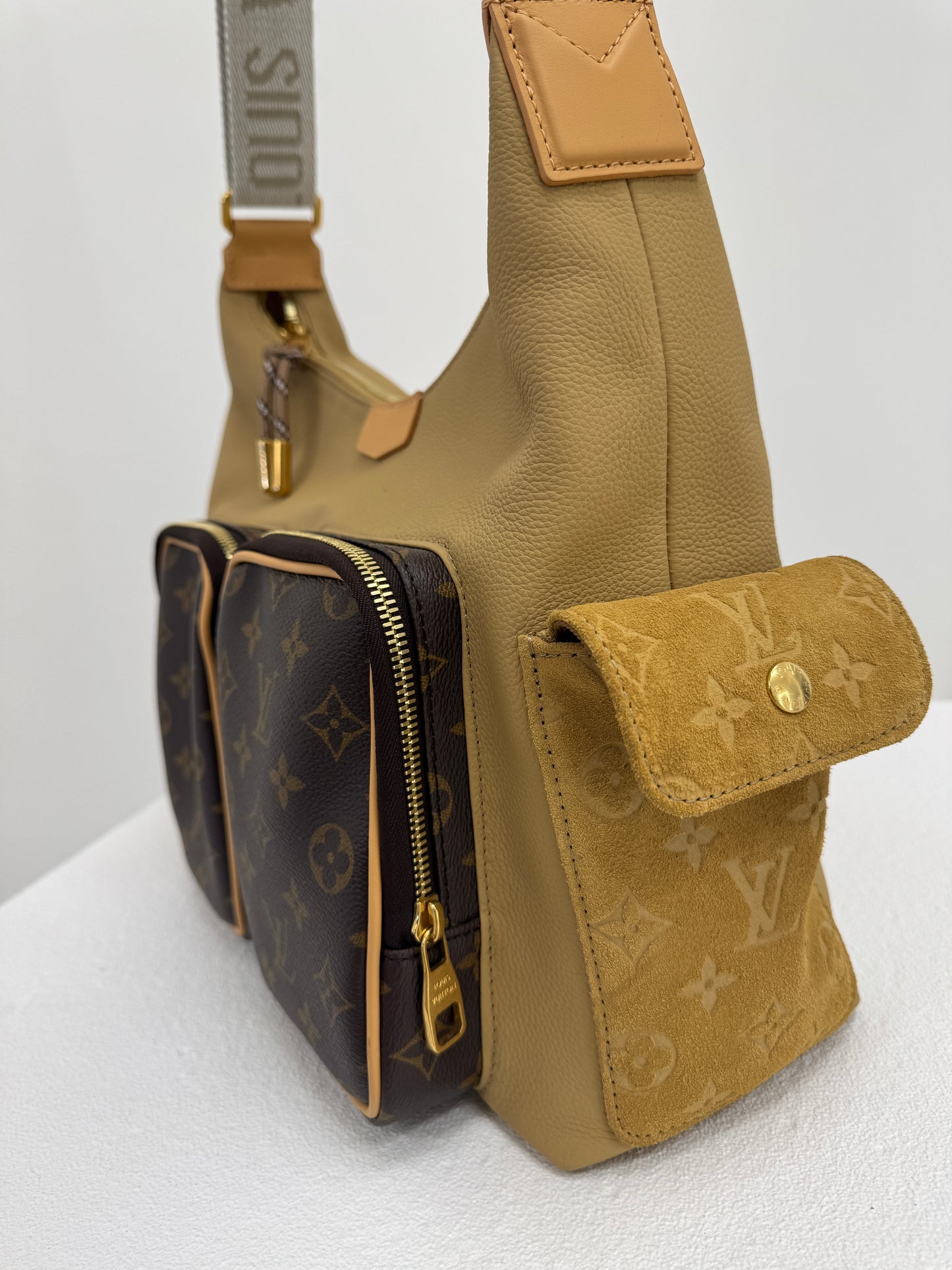 Louis Vuitton Trail Messenger Hobo Cargo Bag