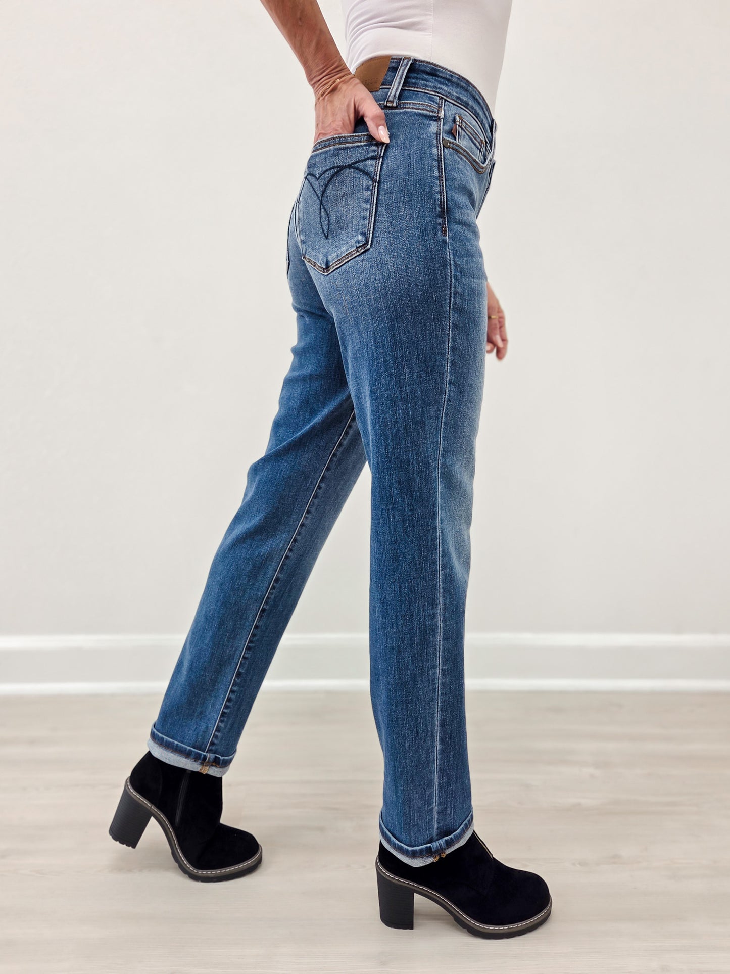 Judy Blue TAKE IT EASY Mid-Rise Boyfriend Classic Cuffed Jeans