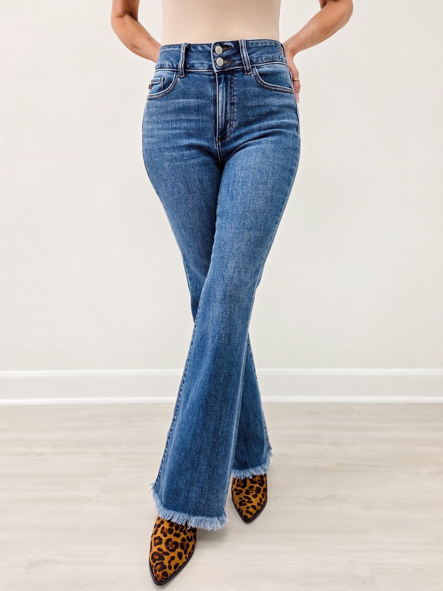 Judy Blue HARDY High Rise Double Button Frayed Hem Jeans