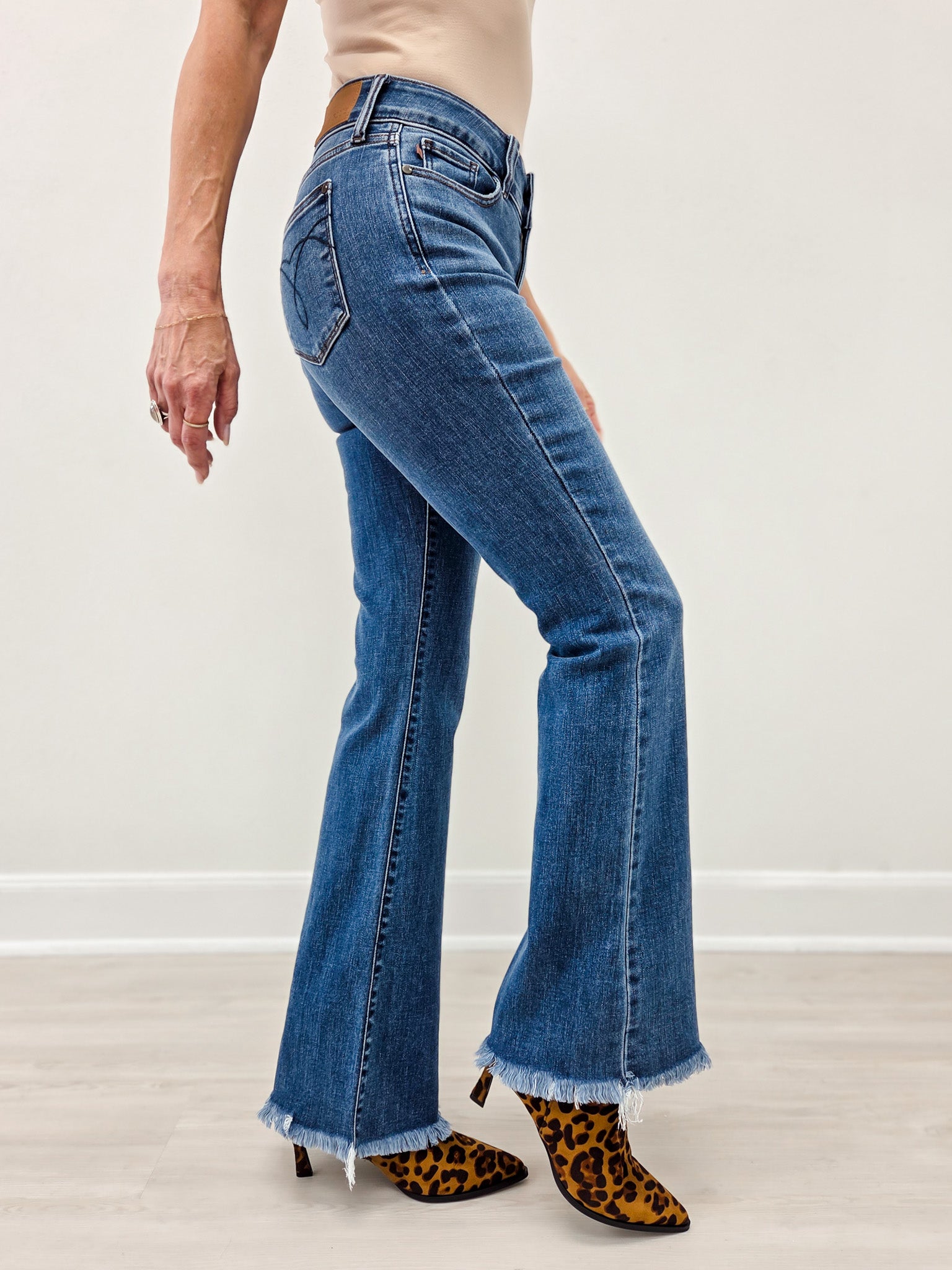 Judy Blue HARDY High Rise Double Button Frayed Hem Jeans