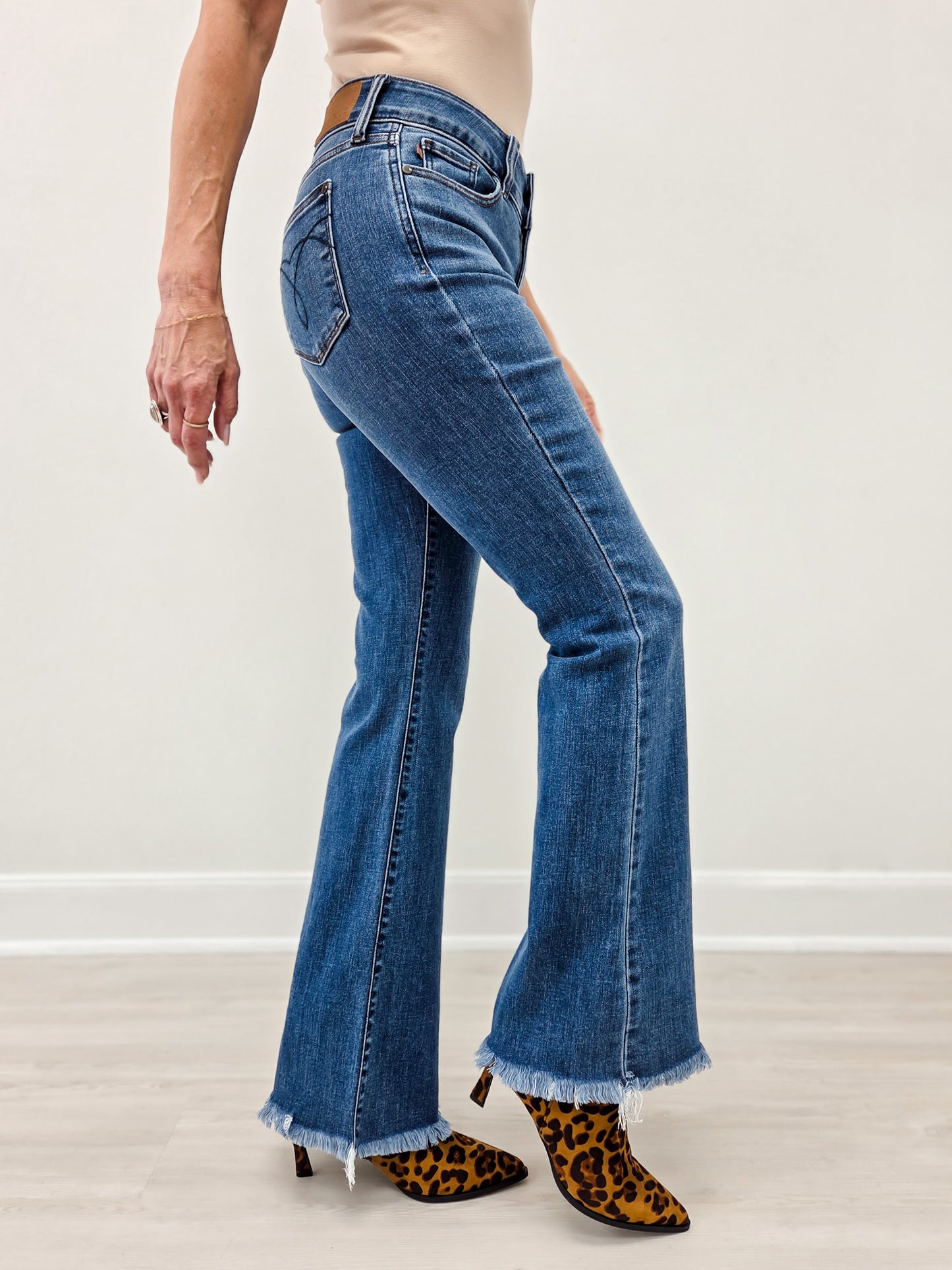 Judy Blue HARDY High Rise Double Button Frayed Hem Jeans