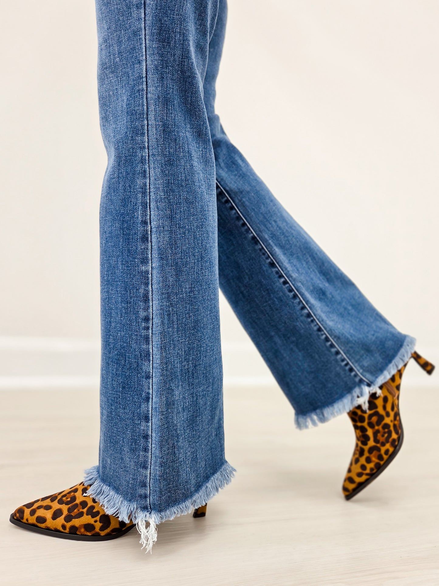 Judy Blue HARDY High Rise Double Button Frayed Hem Jeans