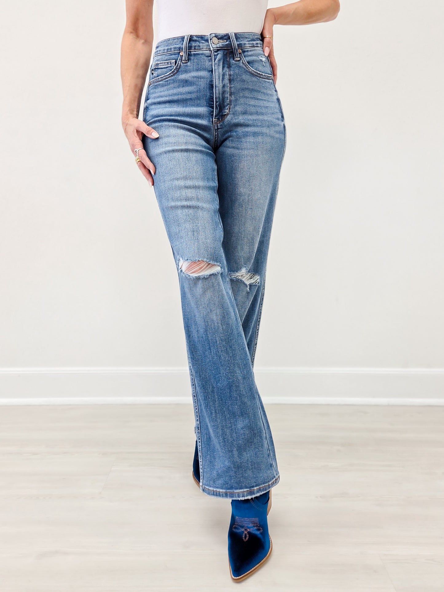 Judy Blue MADDY High Waist Tummy Control Knee Destroy Straight Jeans
