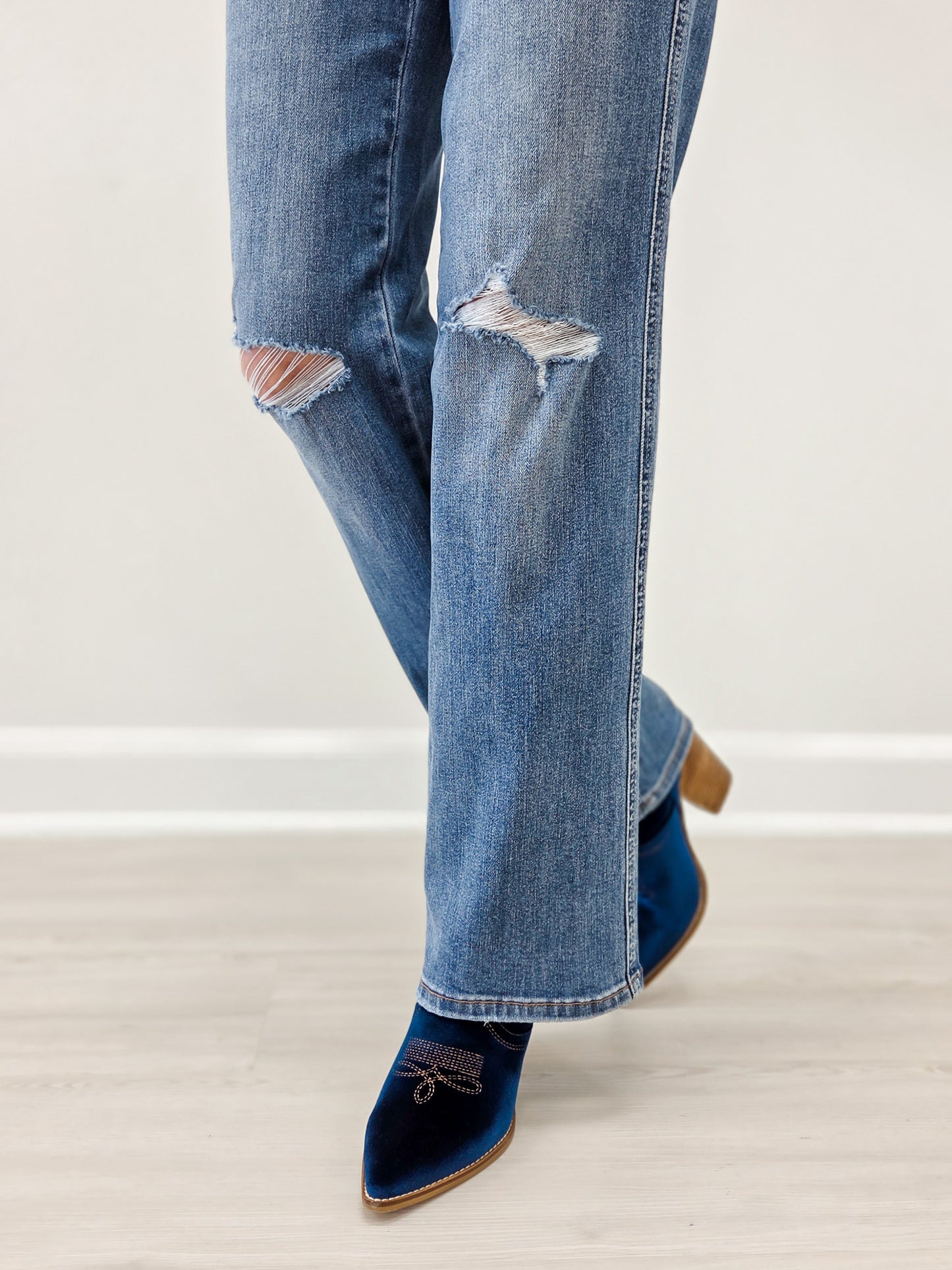 Judy Blue MADDY High Waist Tummy Control Knee Destroy Straight Jeans