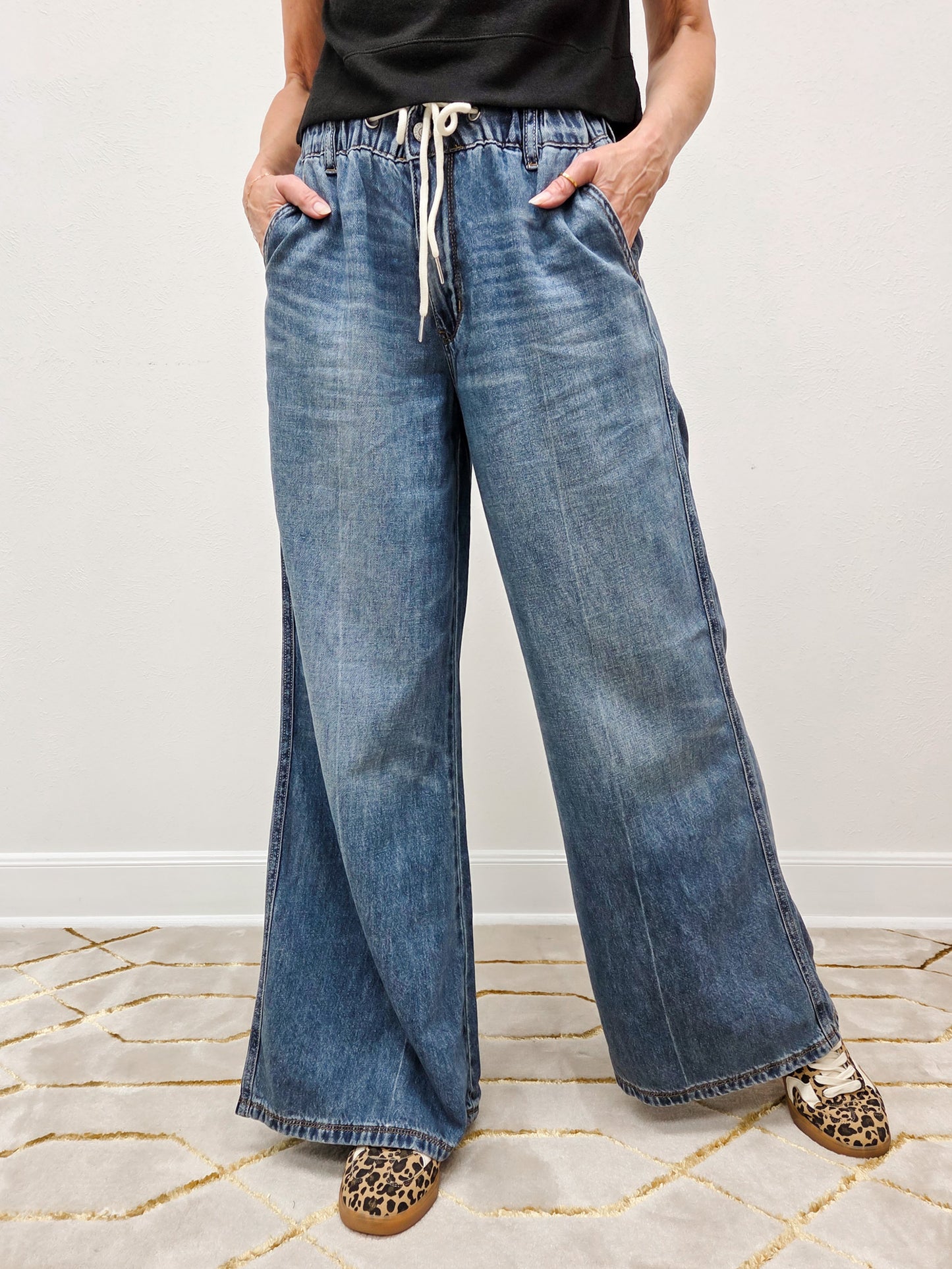 Judy Blue OFF DUTY High-Waist Featherlight Elastic Waistband Jeans