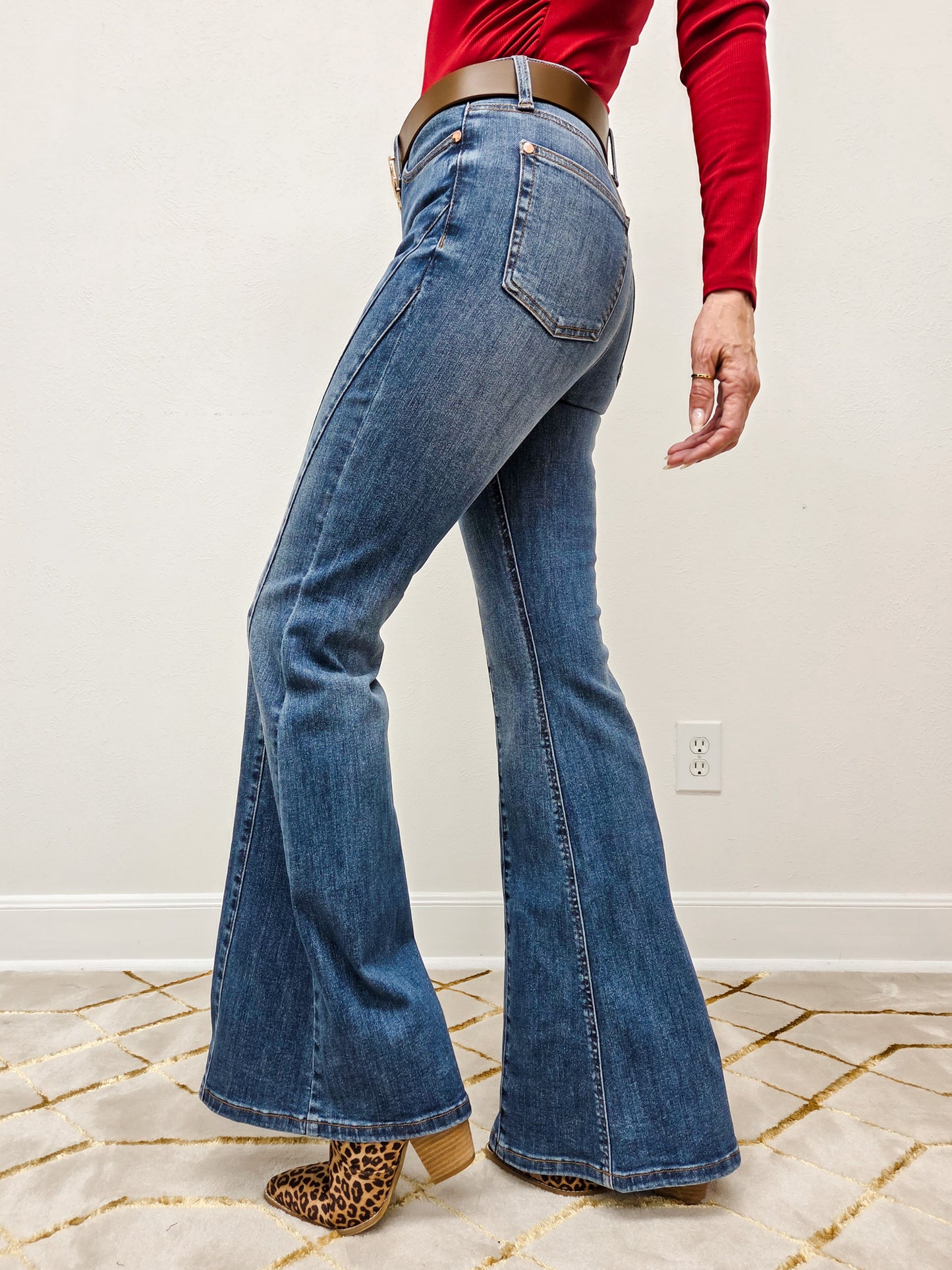 Judy Blue TRUE DIRECTION Mid-Rise Flare Double Angular Seam Jeans