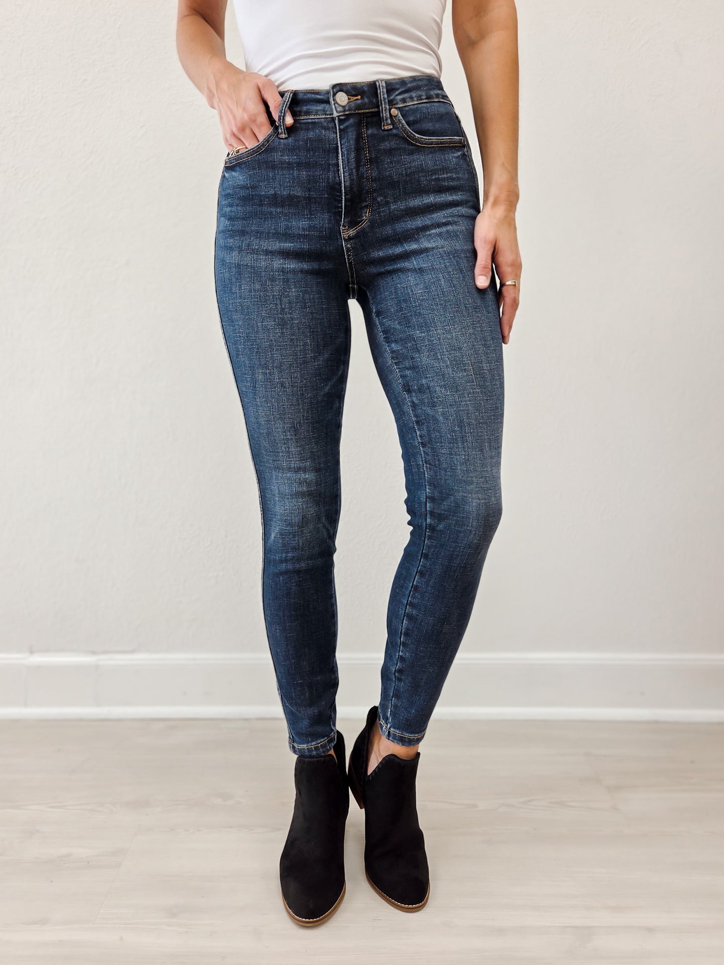 Judy Blue CRY PRETTY Mid-Rise Tummy Control Skinny Jeans