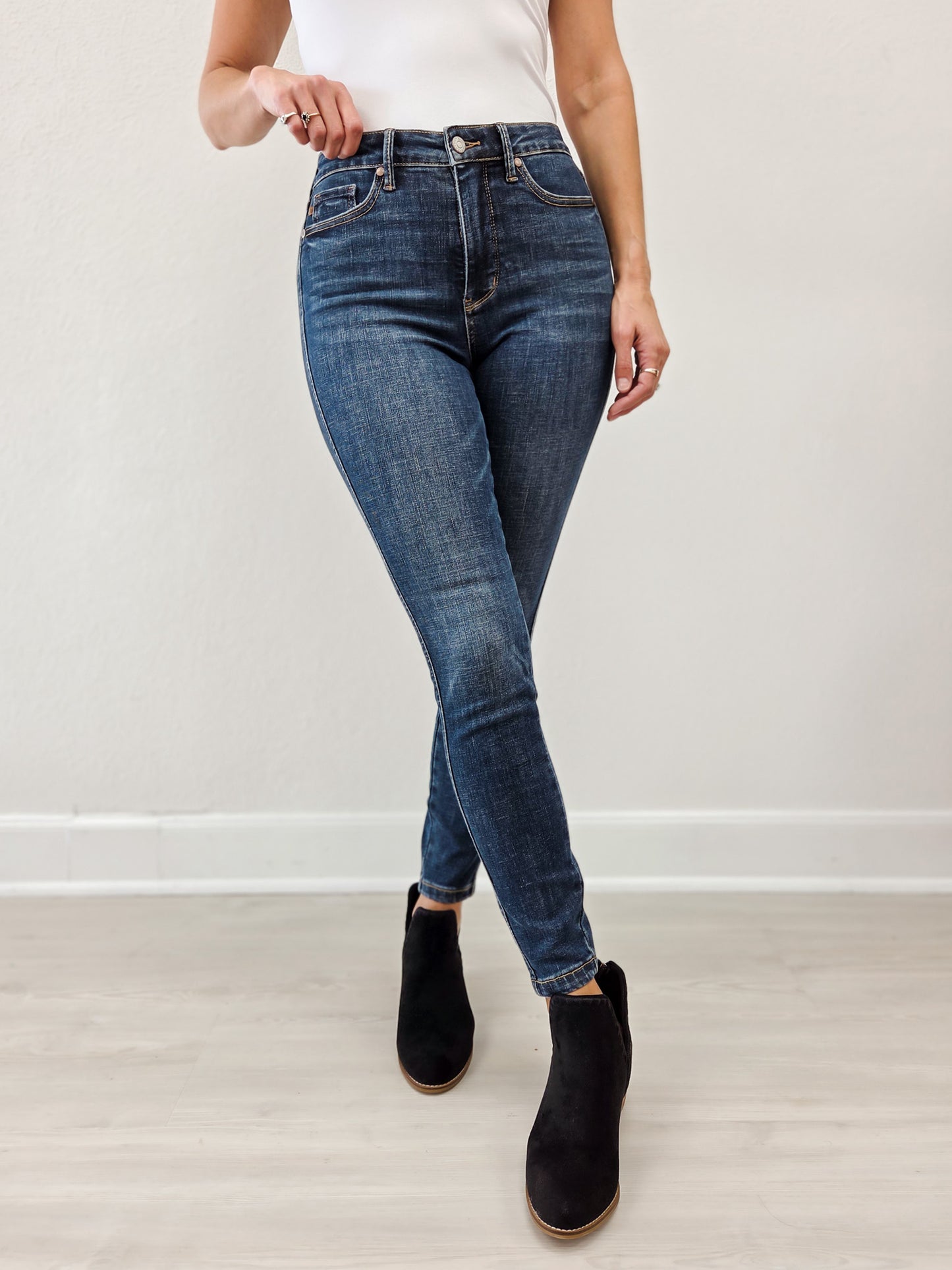 Judy Blue CRY PRETTY Mid-Rise Tummy Control Skinny Jeans