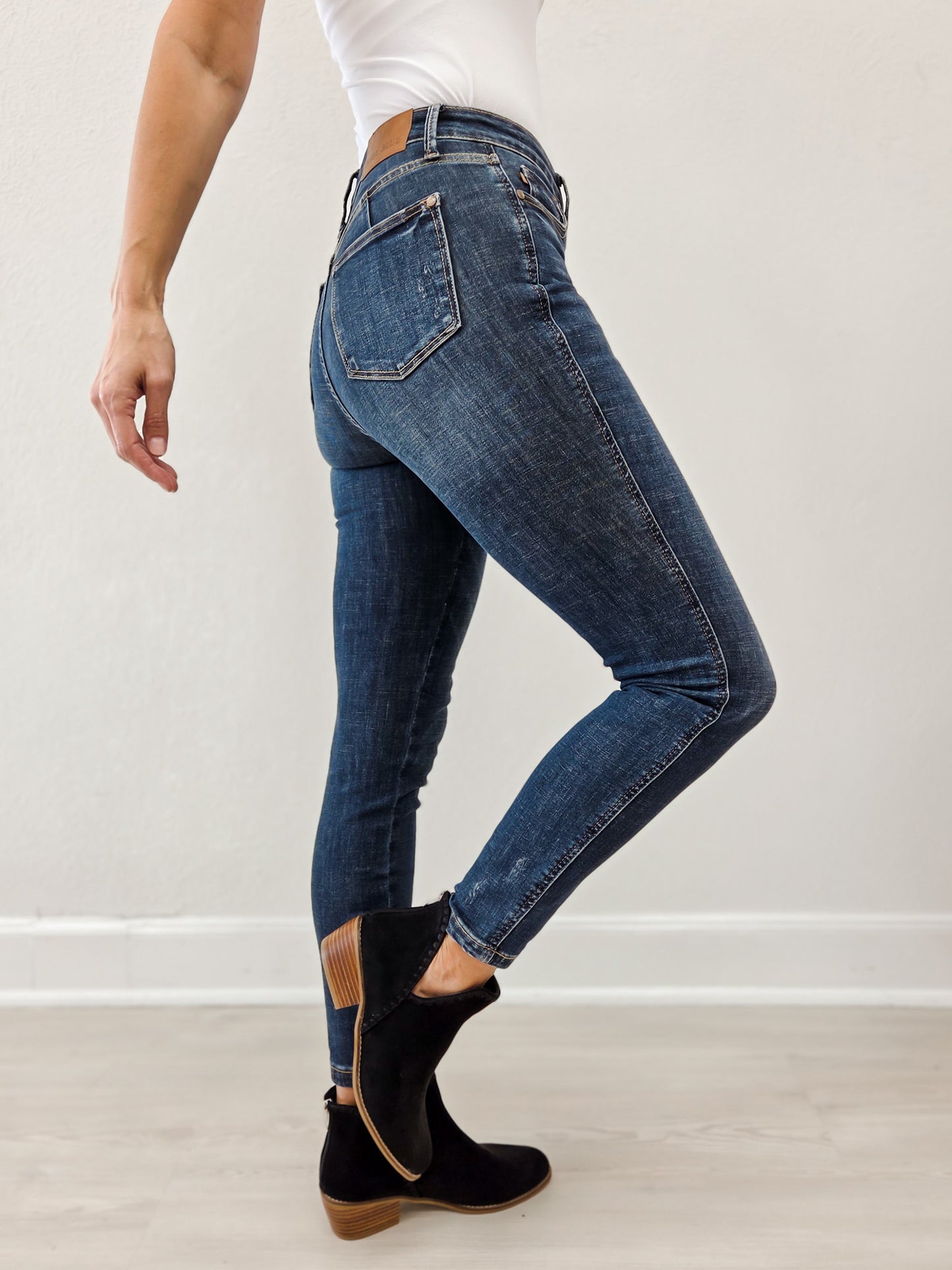 Judy Blue CRY PRETTY Mid-Rise Tummy Control Skinny Jeans