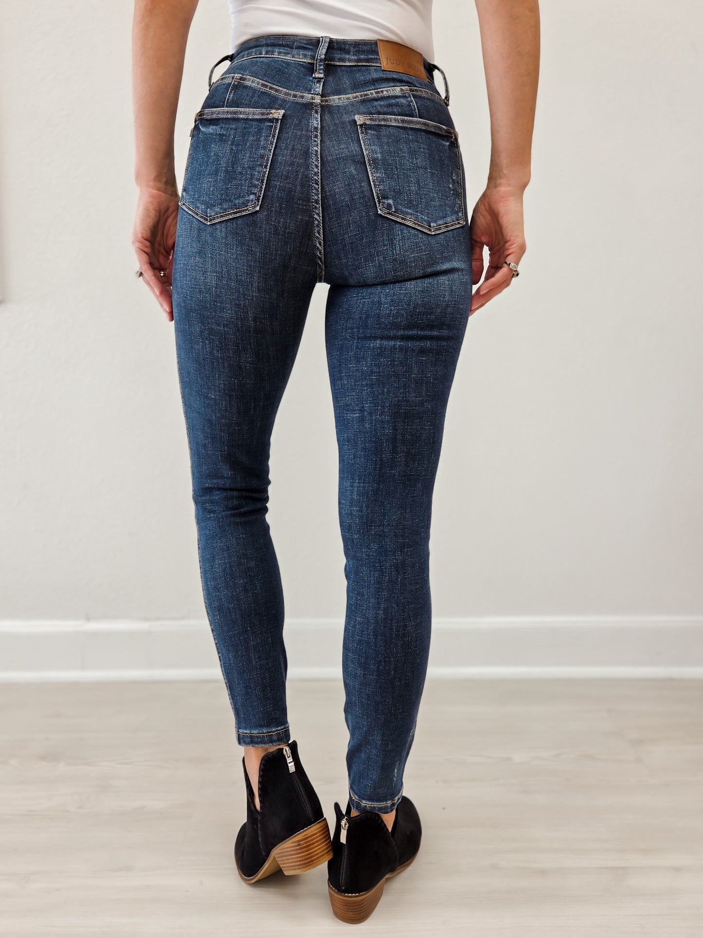 Judy Blue CRY PRETTY Mid-Rise Tummy Control Skinny Jeans