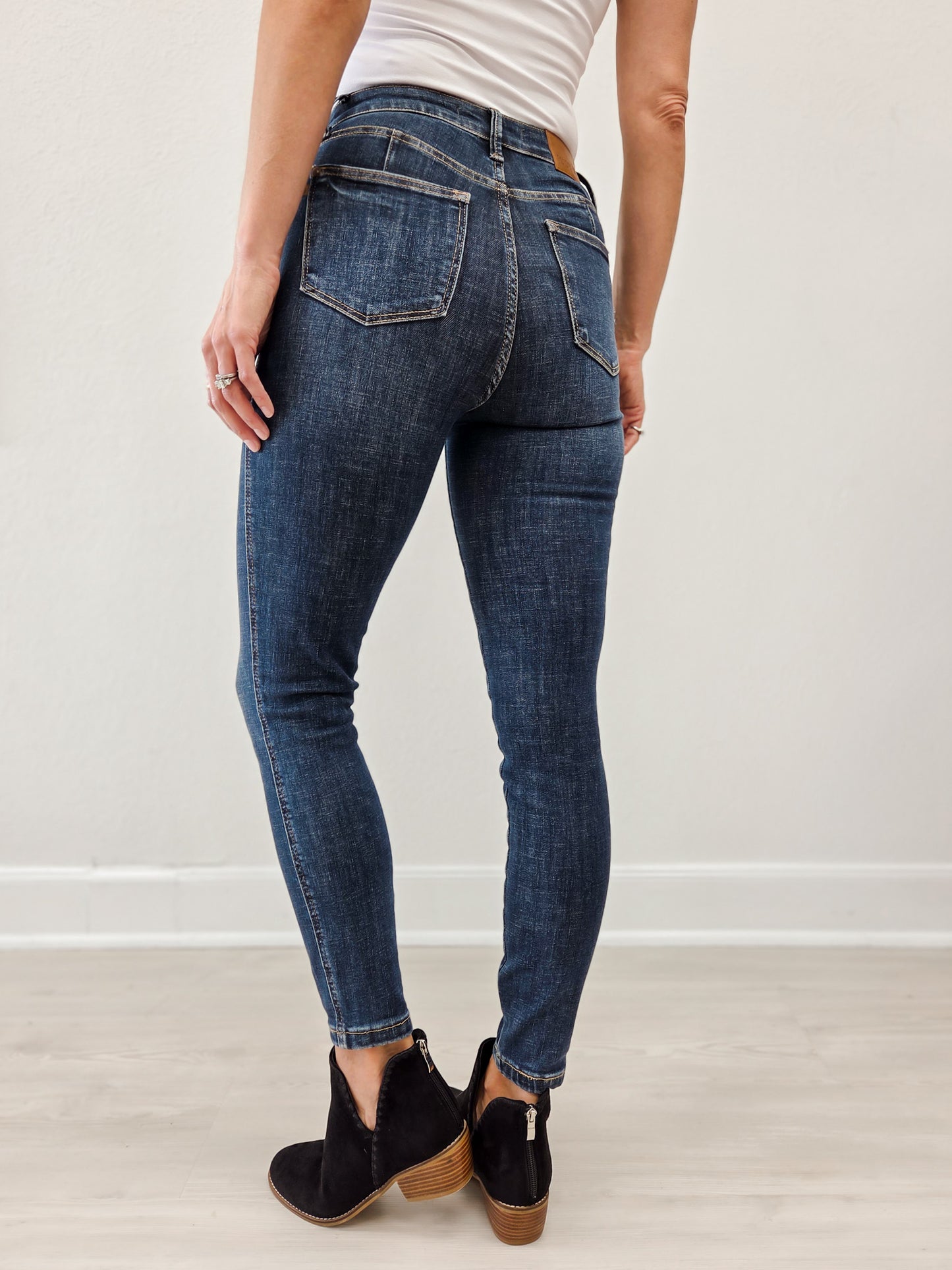 Judy Blue CRY PRETTY Mid-Rise Tummy Control Skinny Jeans