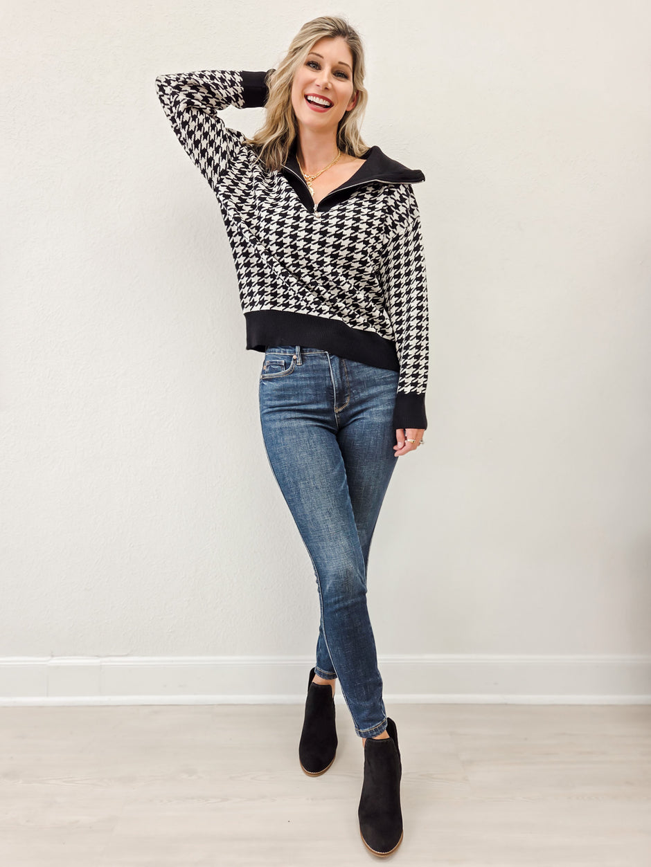 Judy Blue CRY PRETTY Mid-Rise Tummy Control Skinny Jeans
