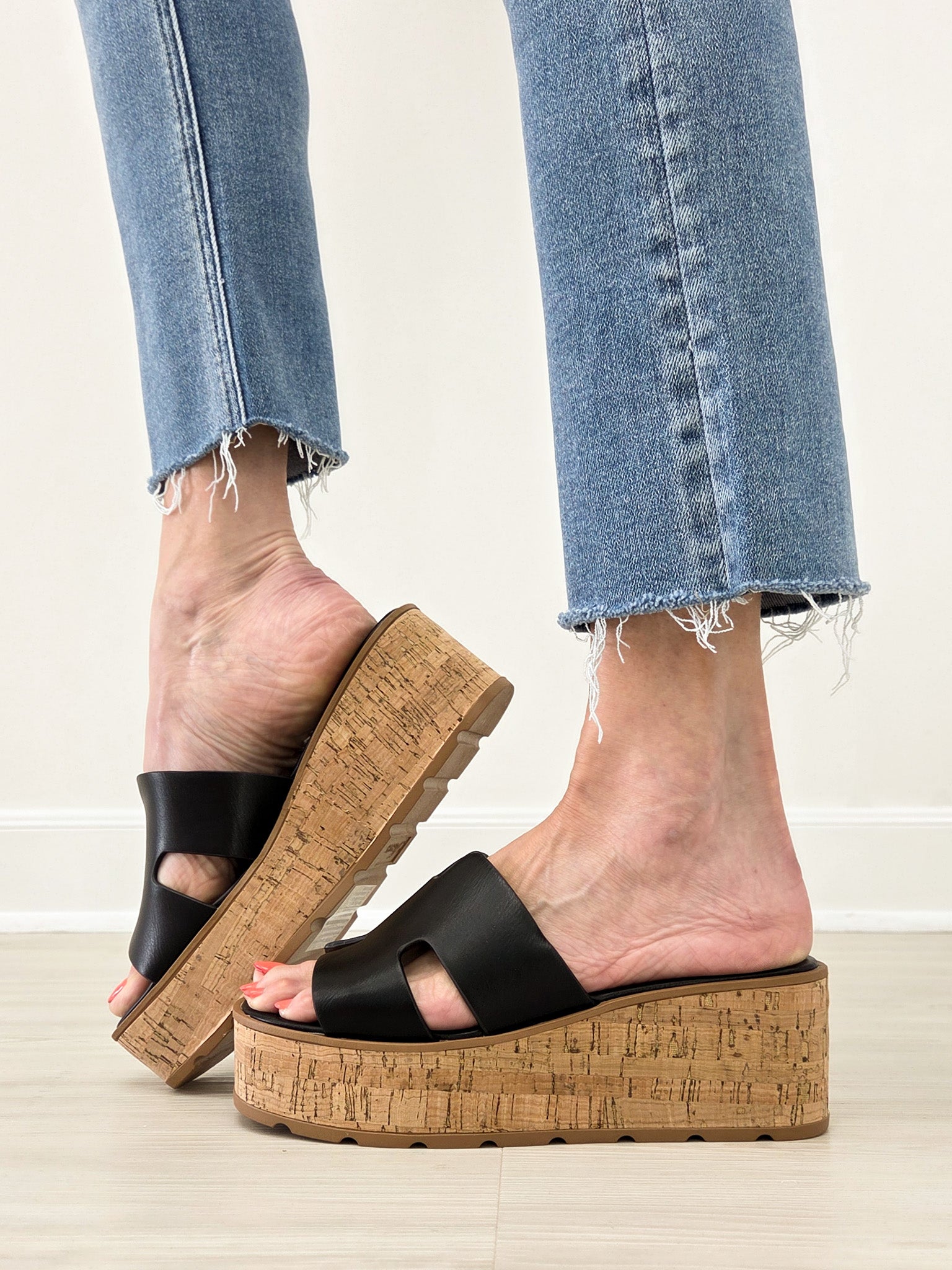 H Black Smooth Platform Wedge Slide Sandals