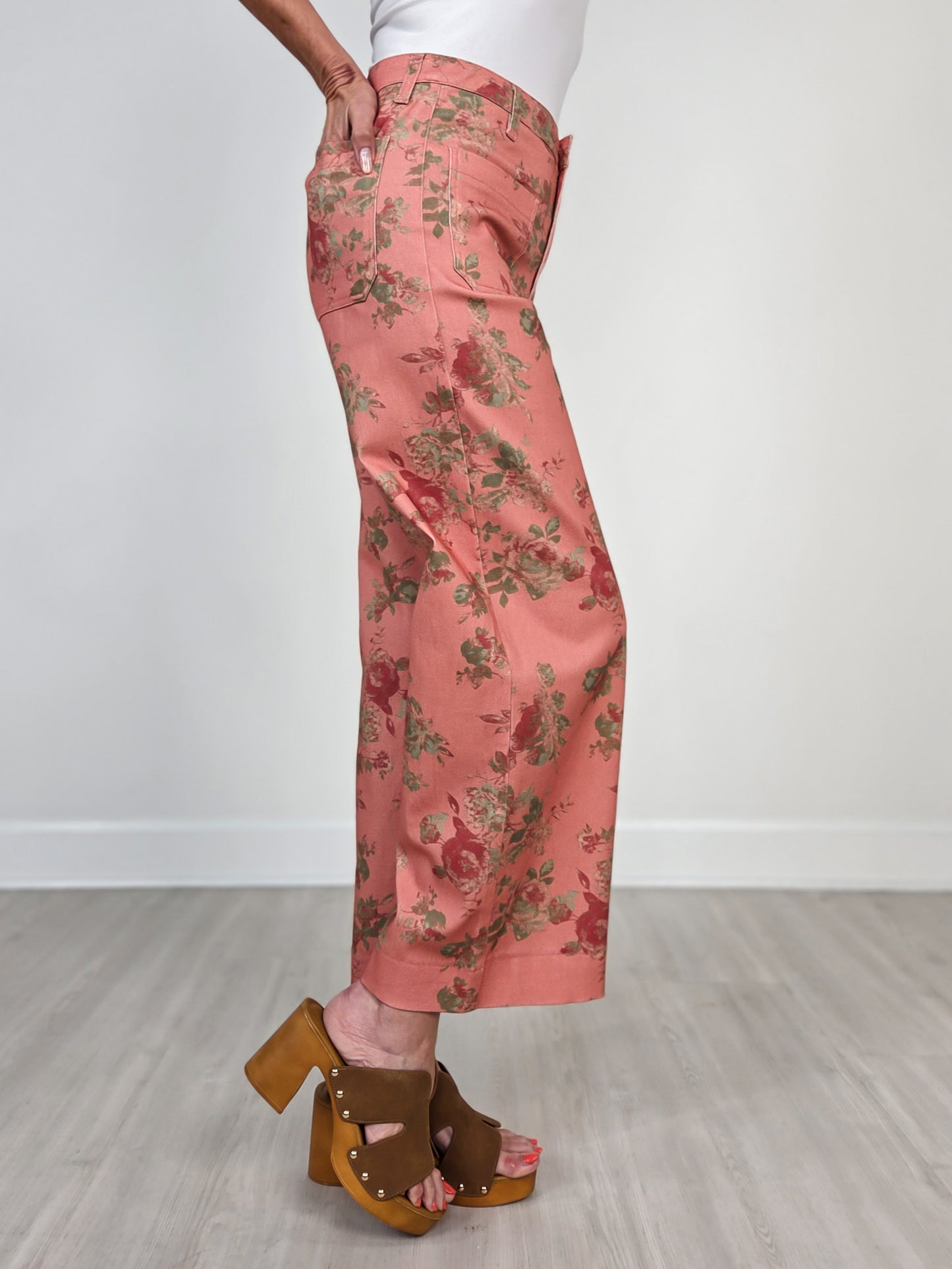 Floral Pattern Mid-Rise Ankle Length Pants