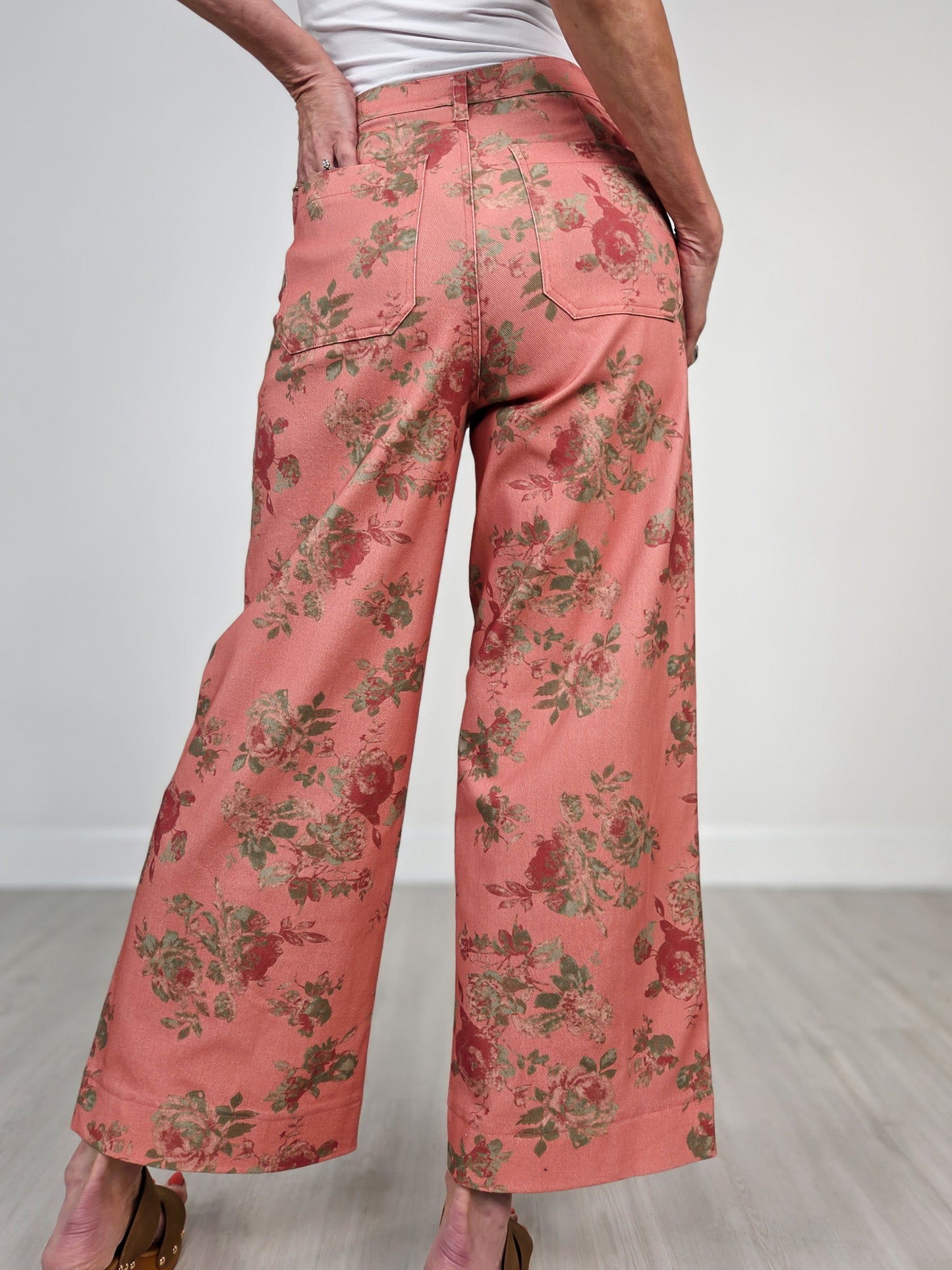 Floral Pattern Mid-Rise Ankle Length Pants