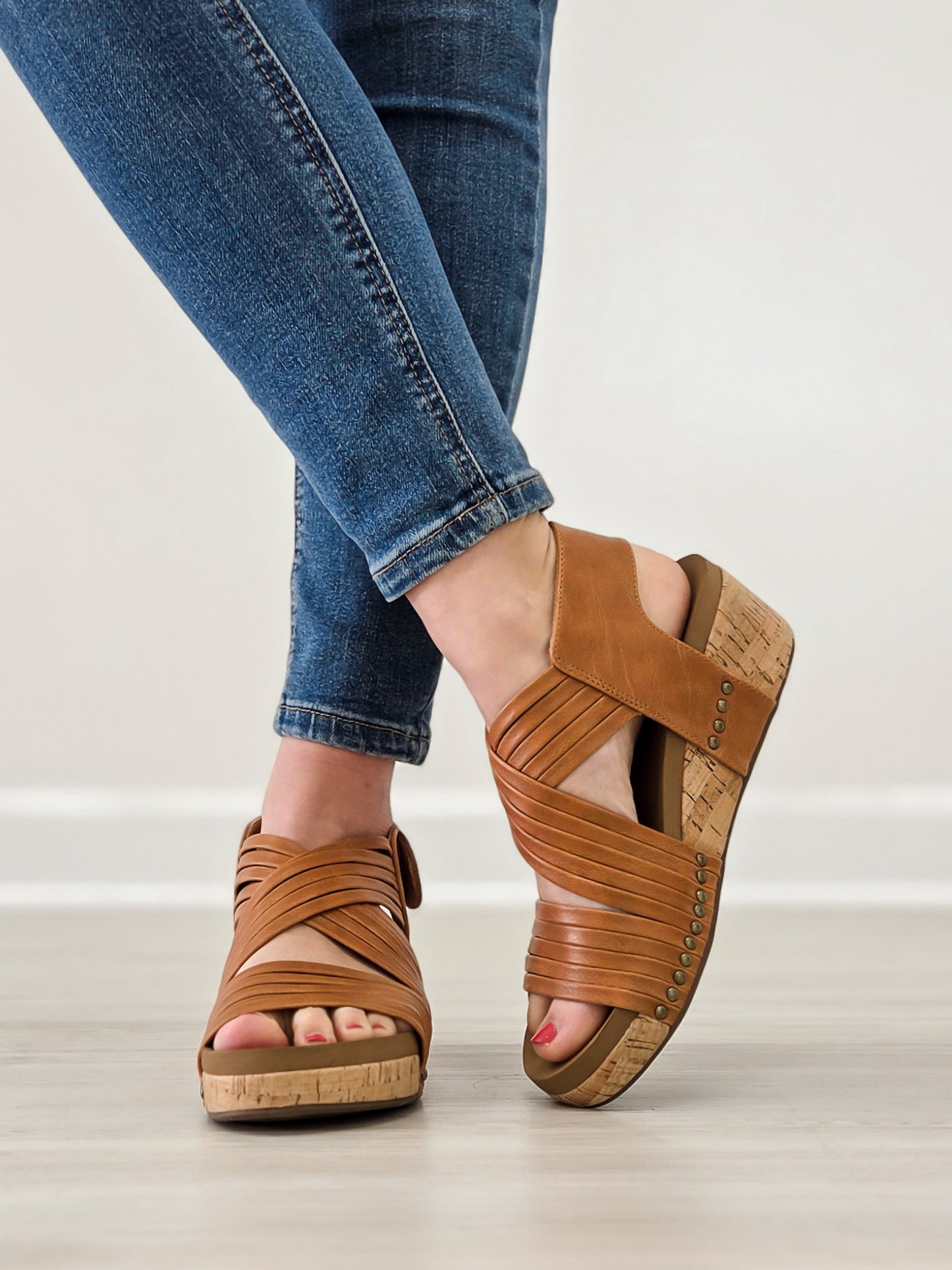 Corkys Good For You Wedges in Cognac