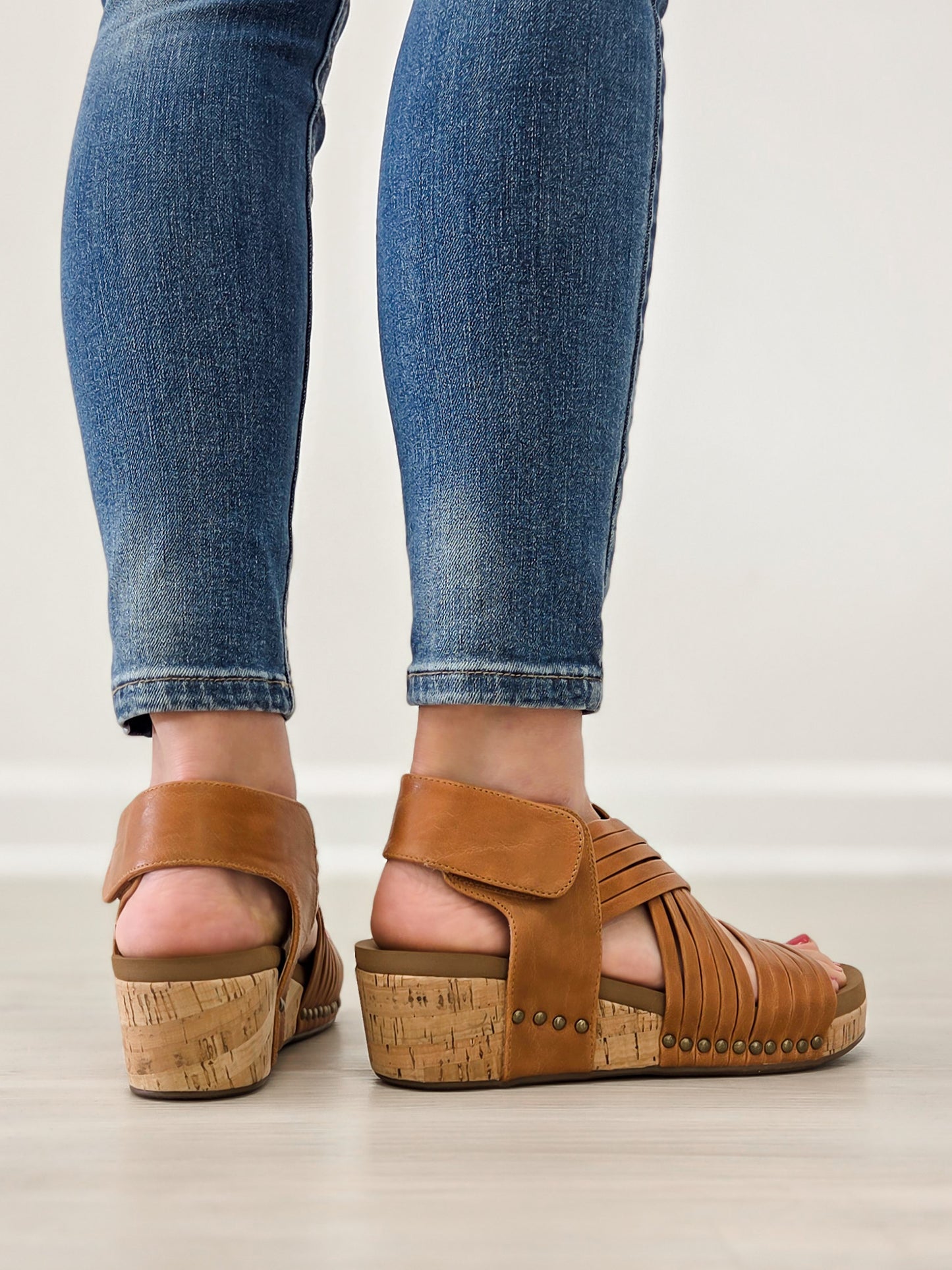 Corkys Good For You Wedges in Cognac