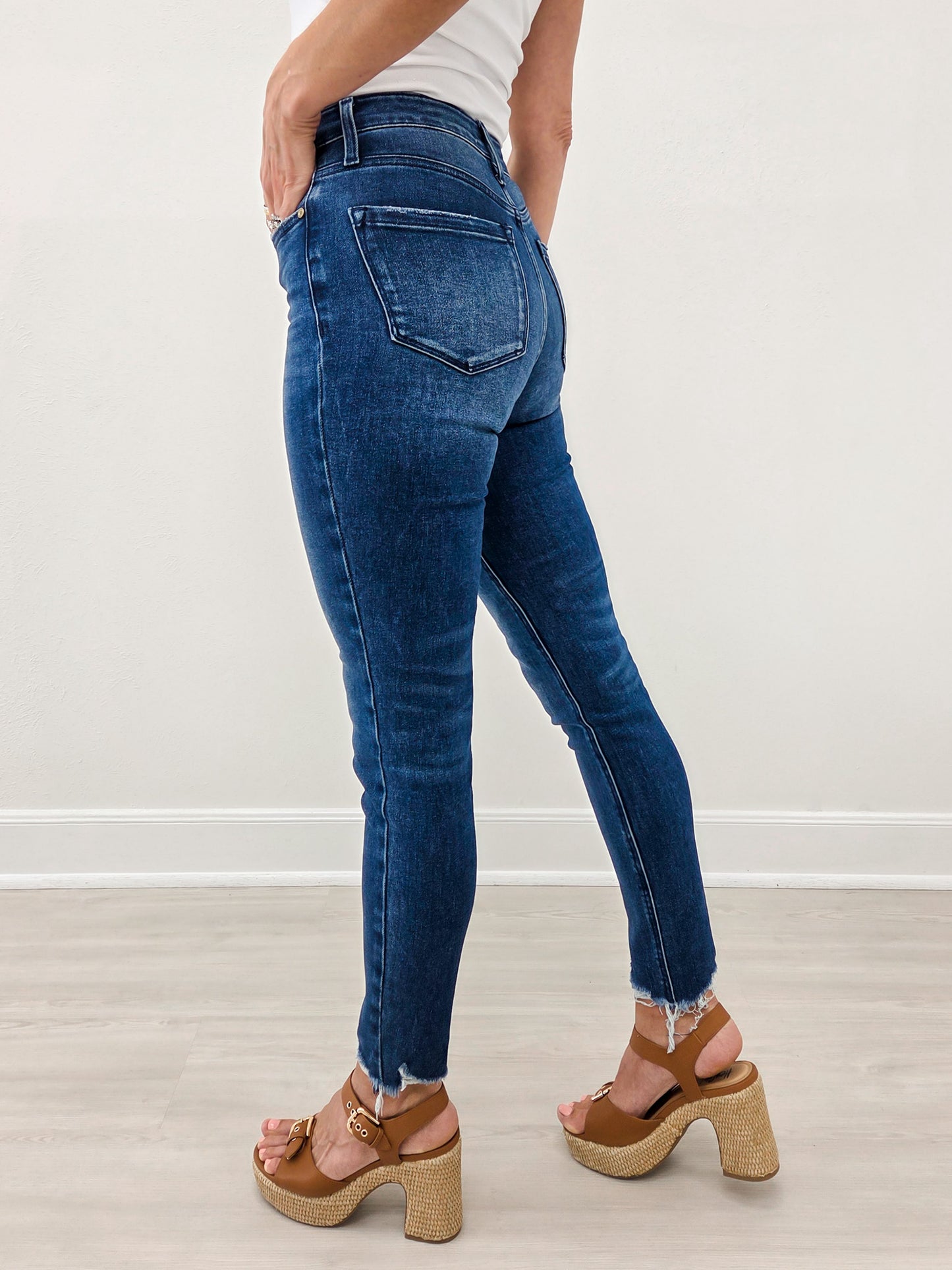 Avery Denim The Relaxed Skinny - Deep Indigo
