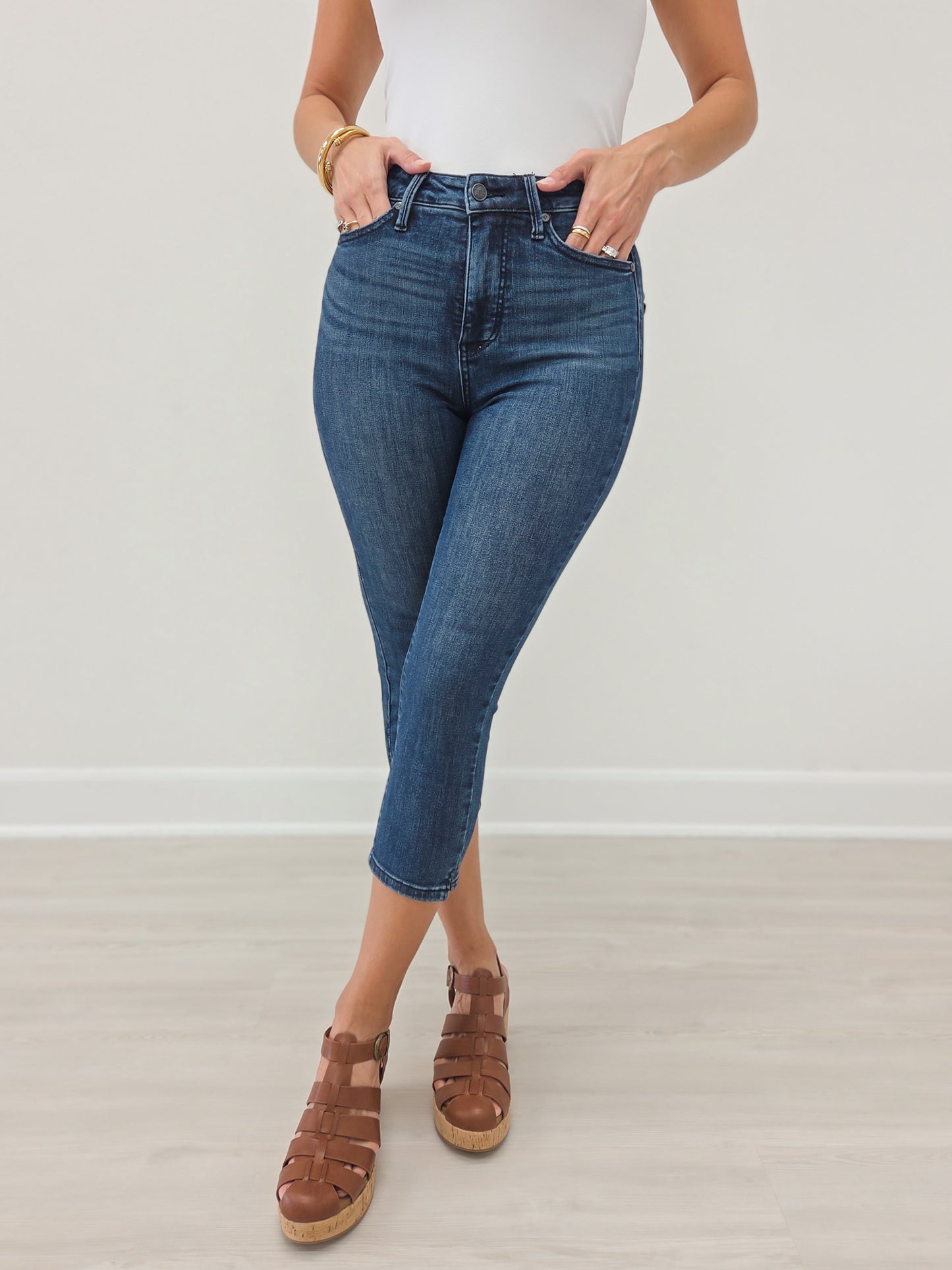 Judy Blue SUNSHINE CHASER Hi-Rise Capri with Shield Back Pockets