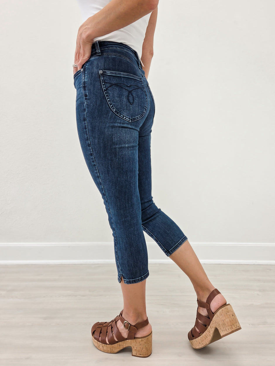 Judy Blue SUNSHINE CHASER Hi-Rise Capri with Shield Back Pockets