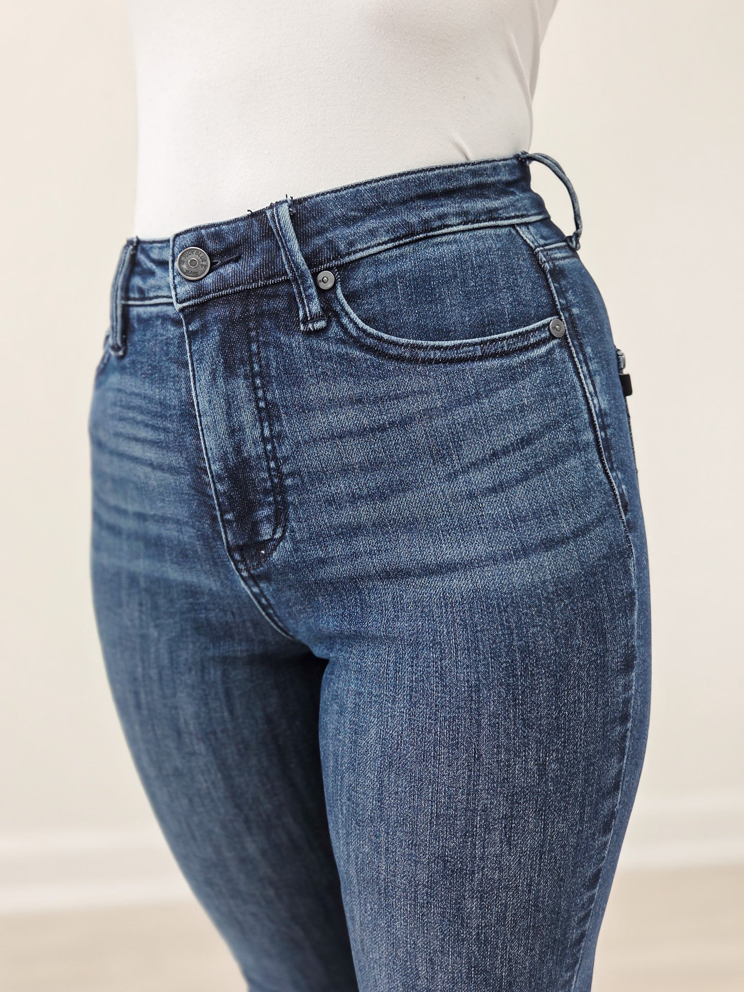 Judy Blue SUNSHINE CHASER Hi-Rise Capri with Shield Back Pockets