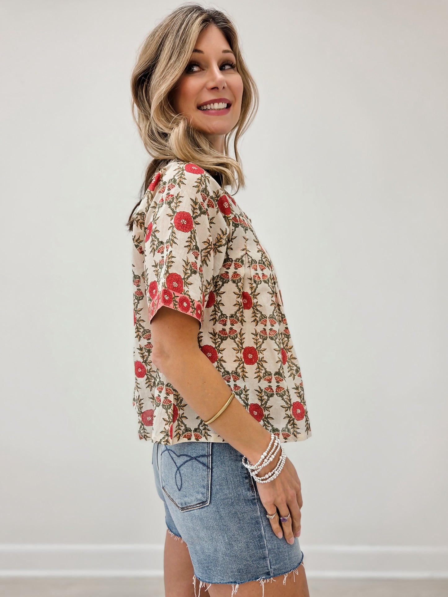 Floral Print Flowy A-Line Fit Top with Scalloped Collar