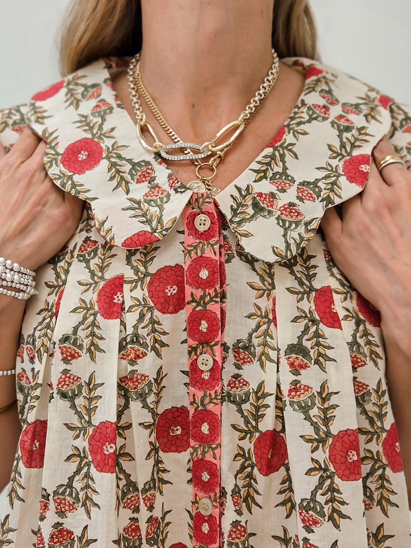 Floral Print Flowy A-Line Fit Top with Scalloped Collar