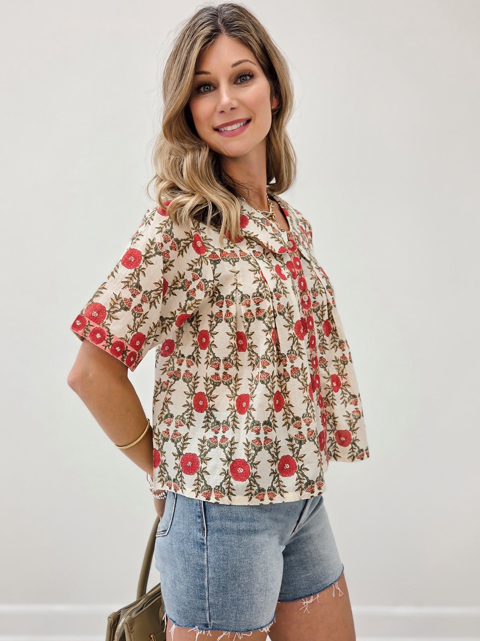 Floral Print Flowy A-Line Fit Top with Scalloped Collar