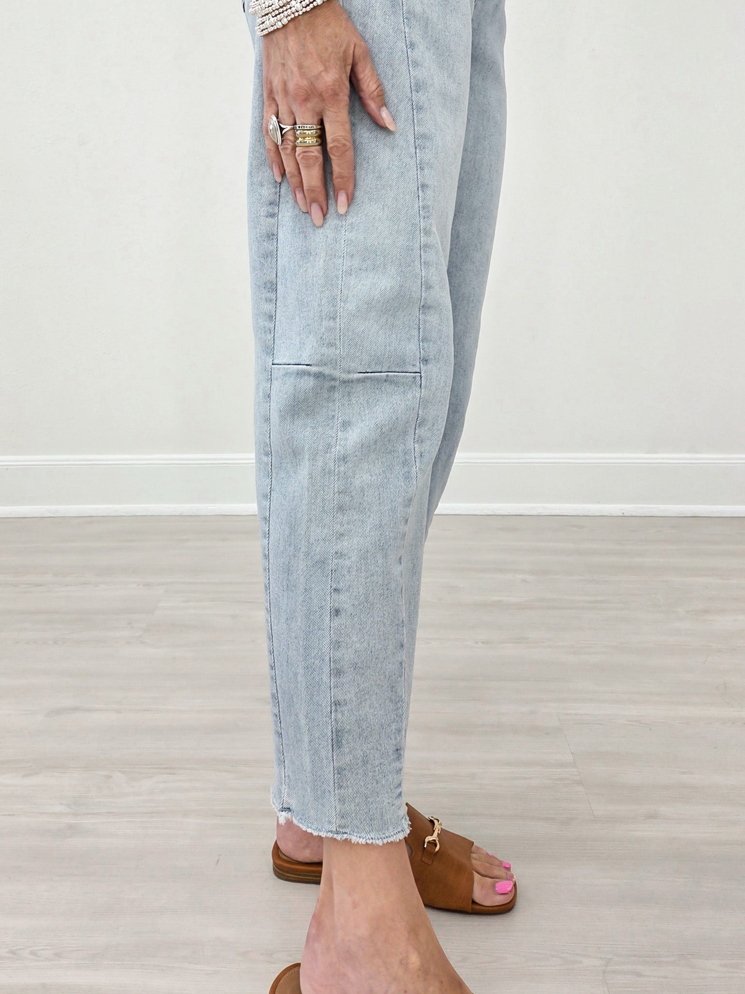 Mica Super High Barrel-leg Detailing Jeans