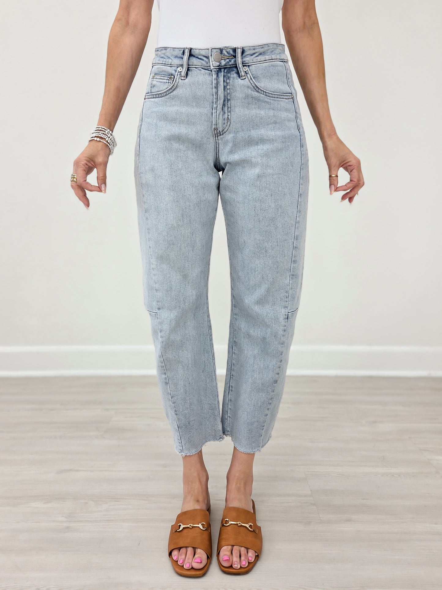Mica Super High Barrel-leg Detailing Jeans