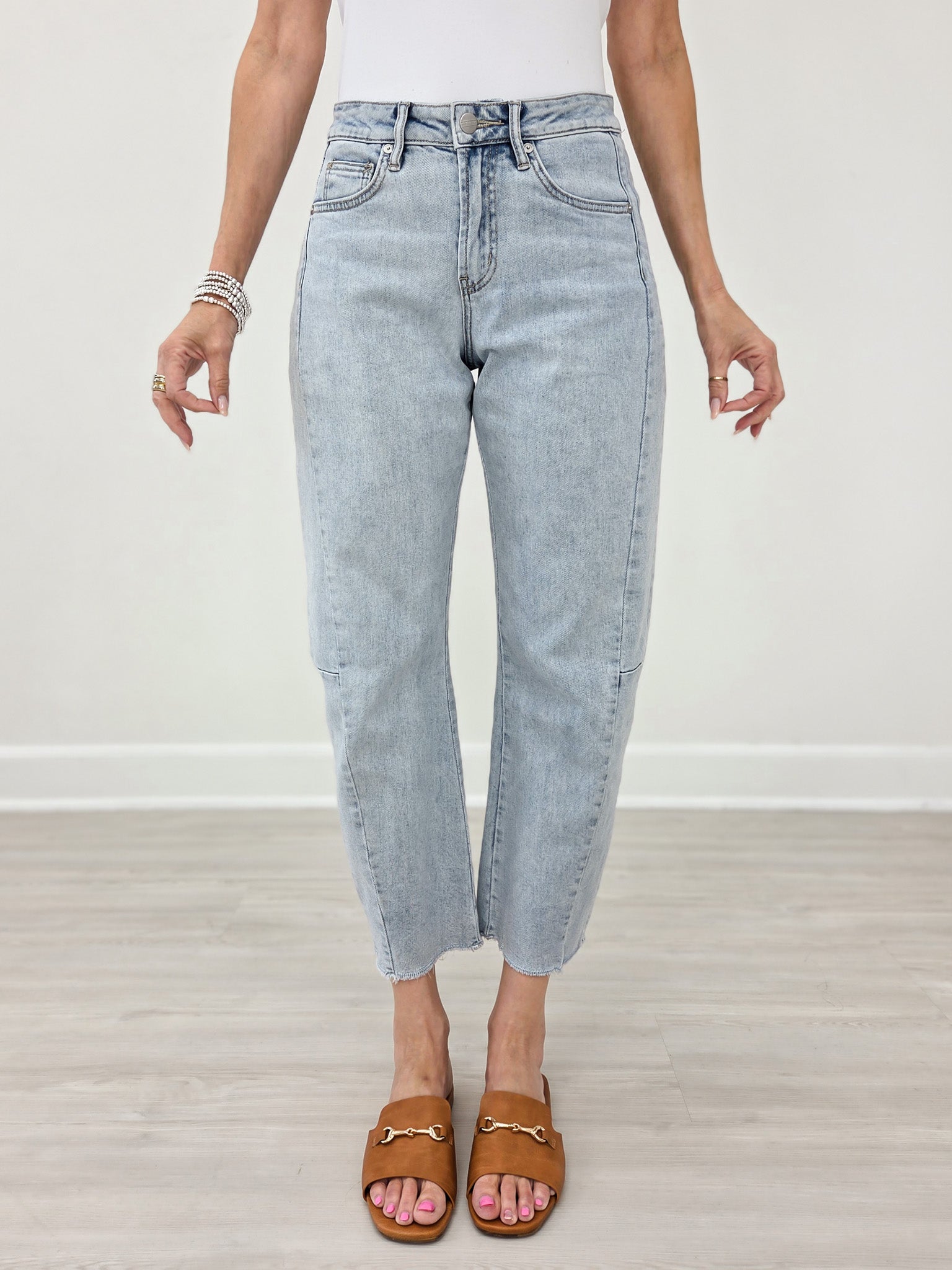 Mica Super High Barrel-leg Detailing Jeans