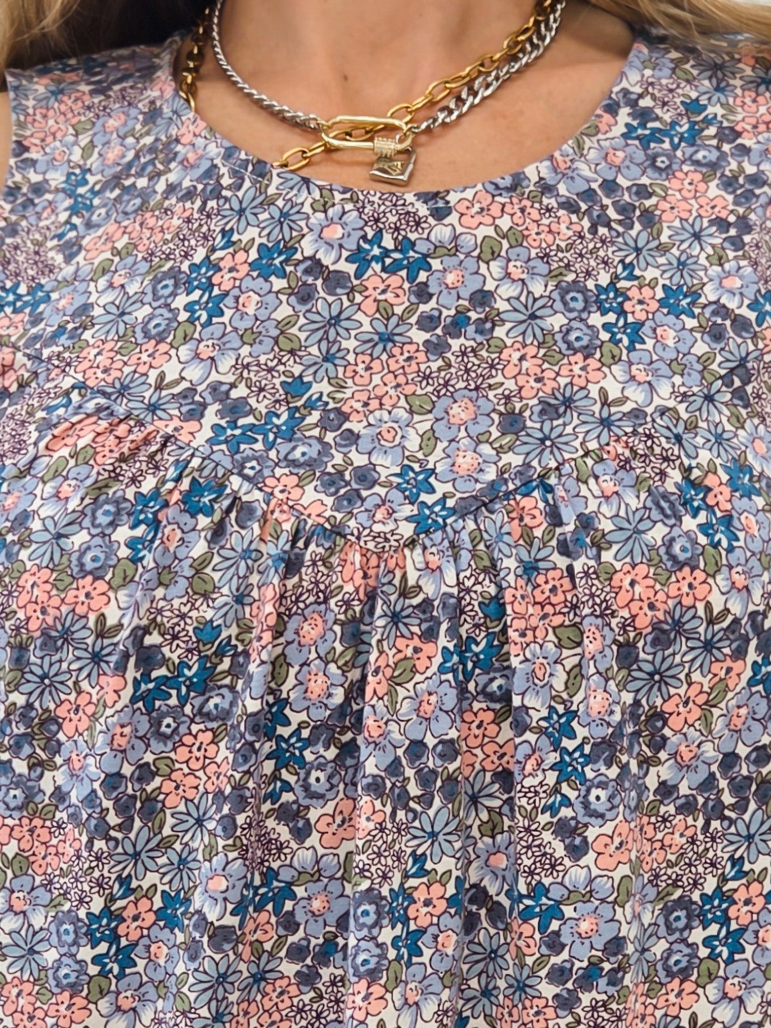 LIVE BOX ROUND NECK GATHERED CHEST SLEEVELESS FLORAL PRINT TOP