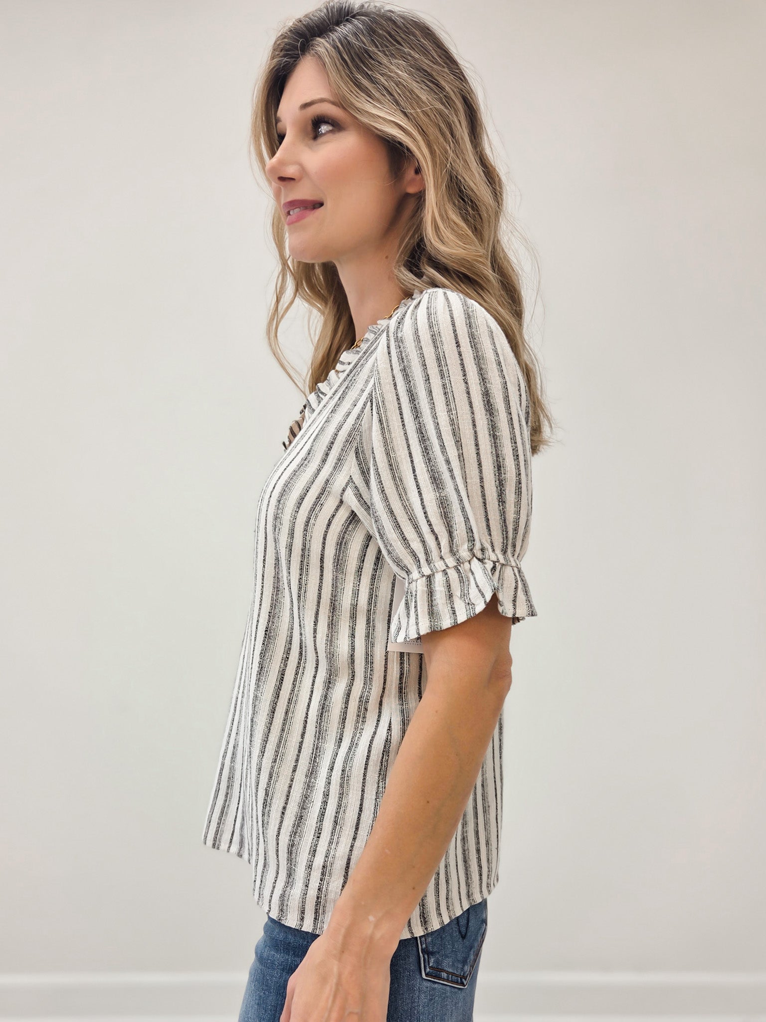 LIVE BOX FRILLED V NECK RUFFLE ELASTIC HEM SHORT SLEEVE STRIPE TOP