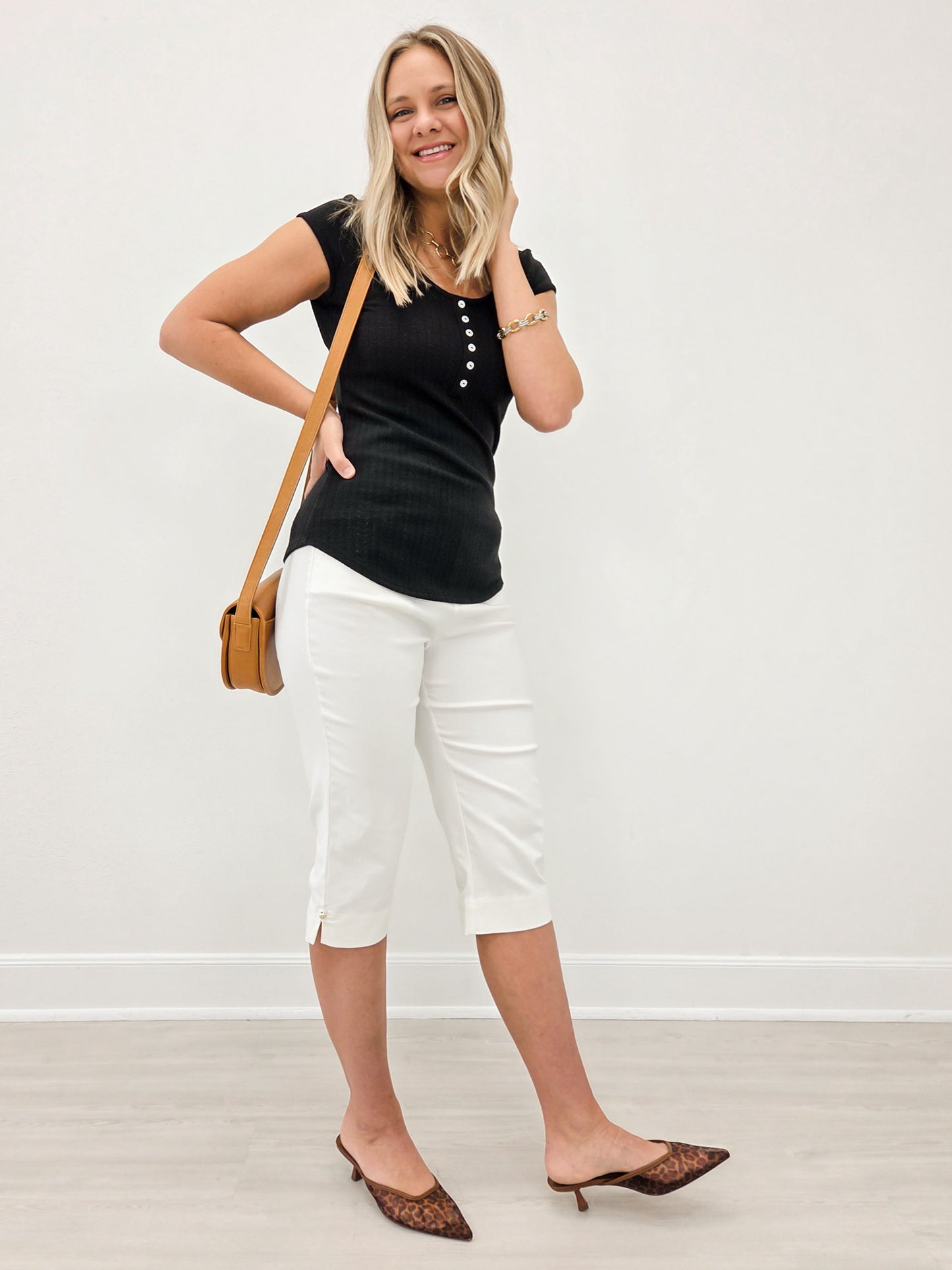 Flat Front with Elastic Waistband Capri Pants in Off White