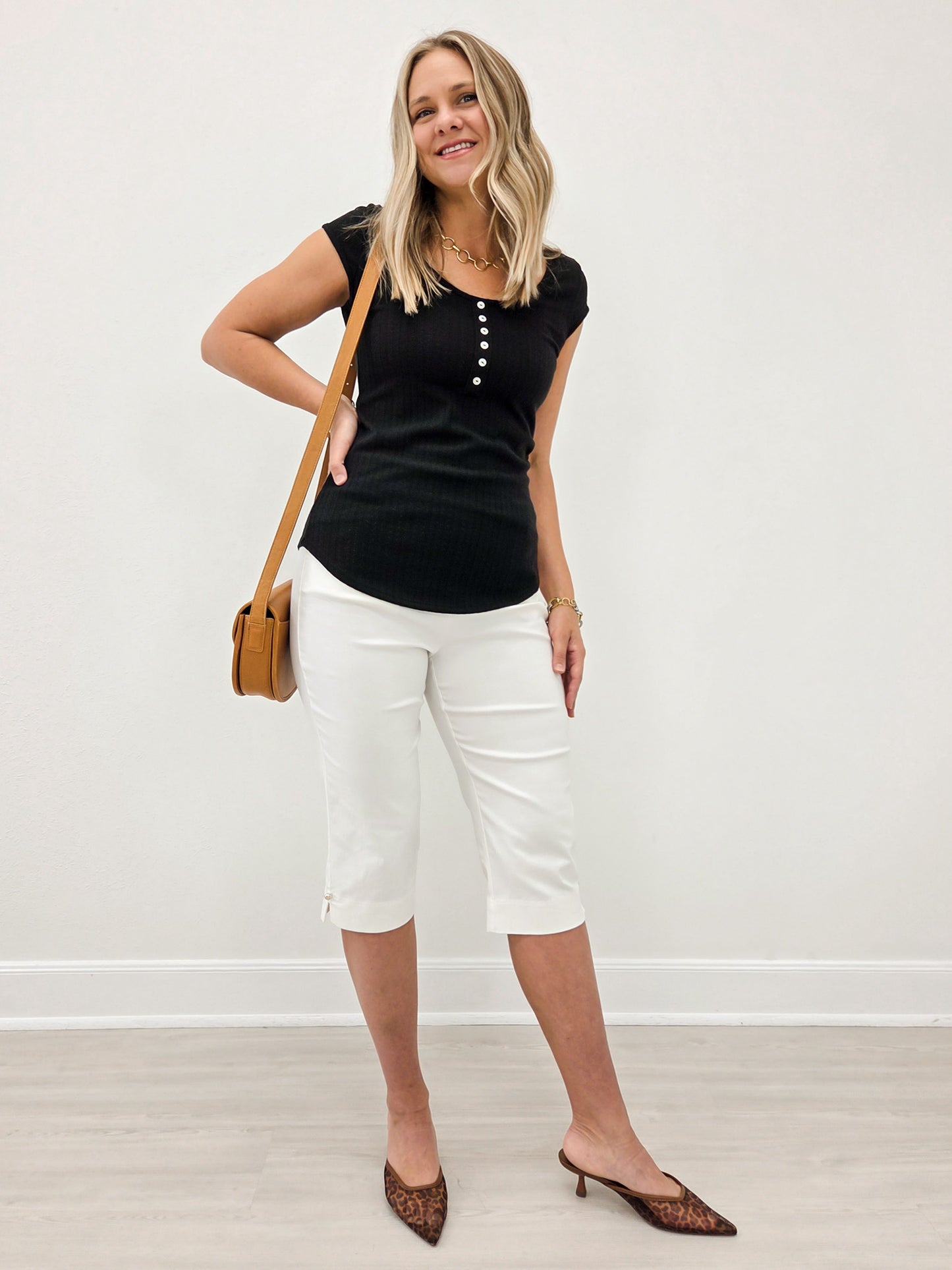 Flat Front with Elastic Waistband Capri Pants in Off White