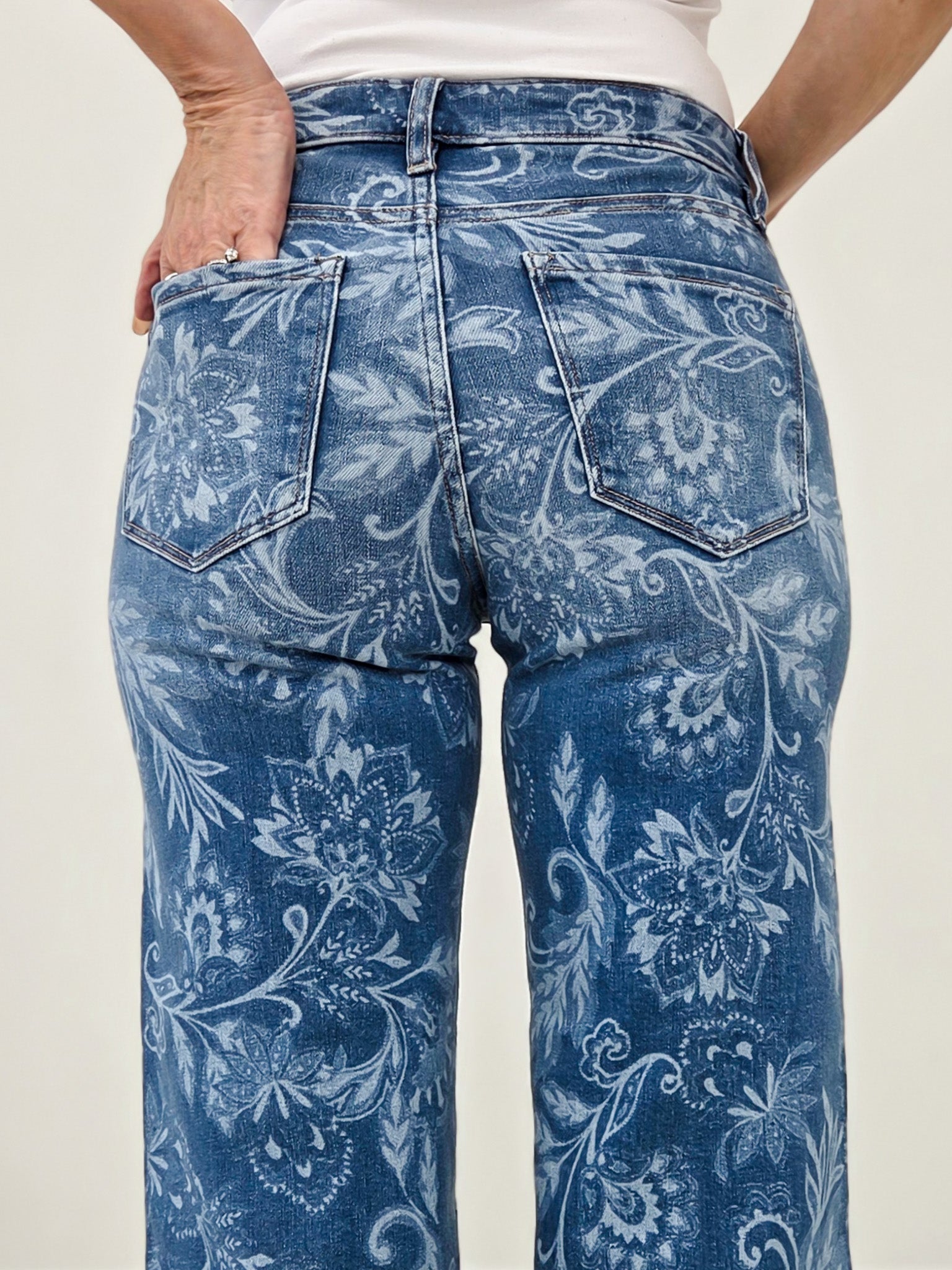 Mid Rise Ankle Jeans With Print Detail