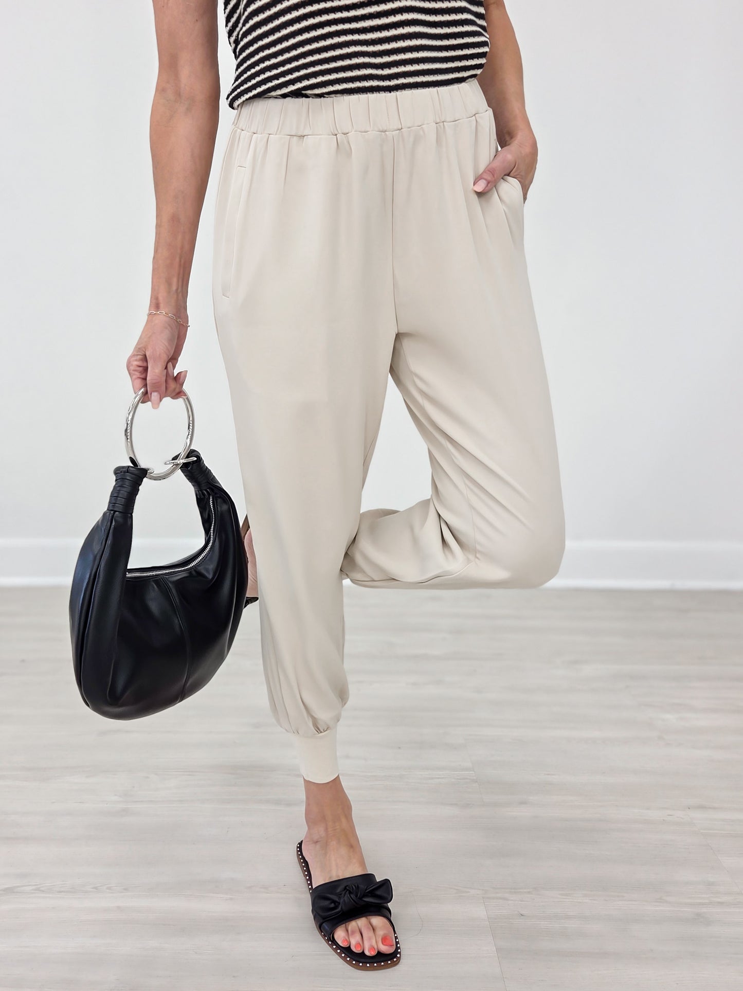 High Waist Sold Woven Jogger with Side Pockets