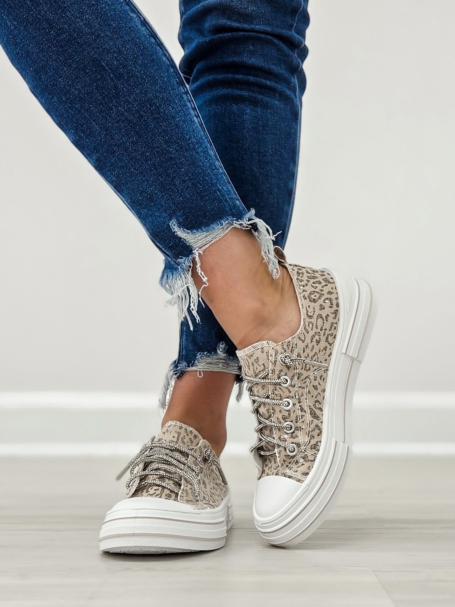 Very G Aman Sneakers in Safari- Gray