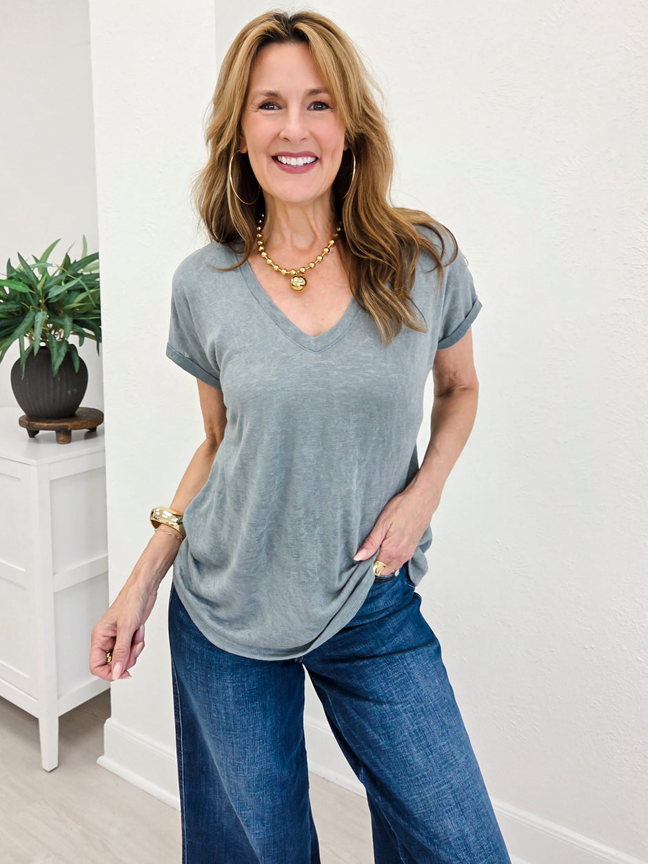 Easy To Wear Slub V-Neck Cuffed Short Sleeve Top